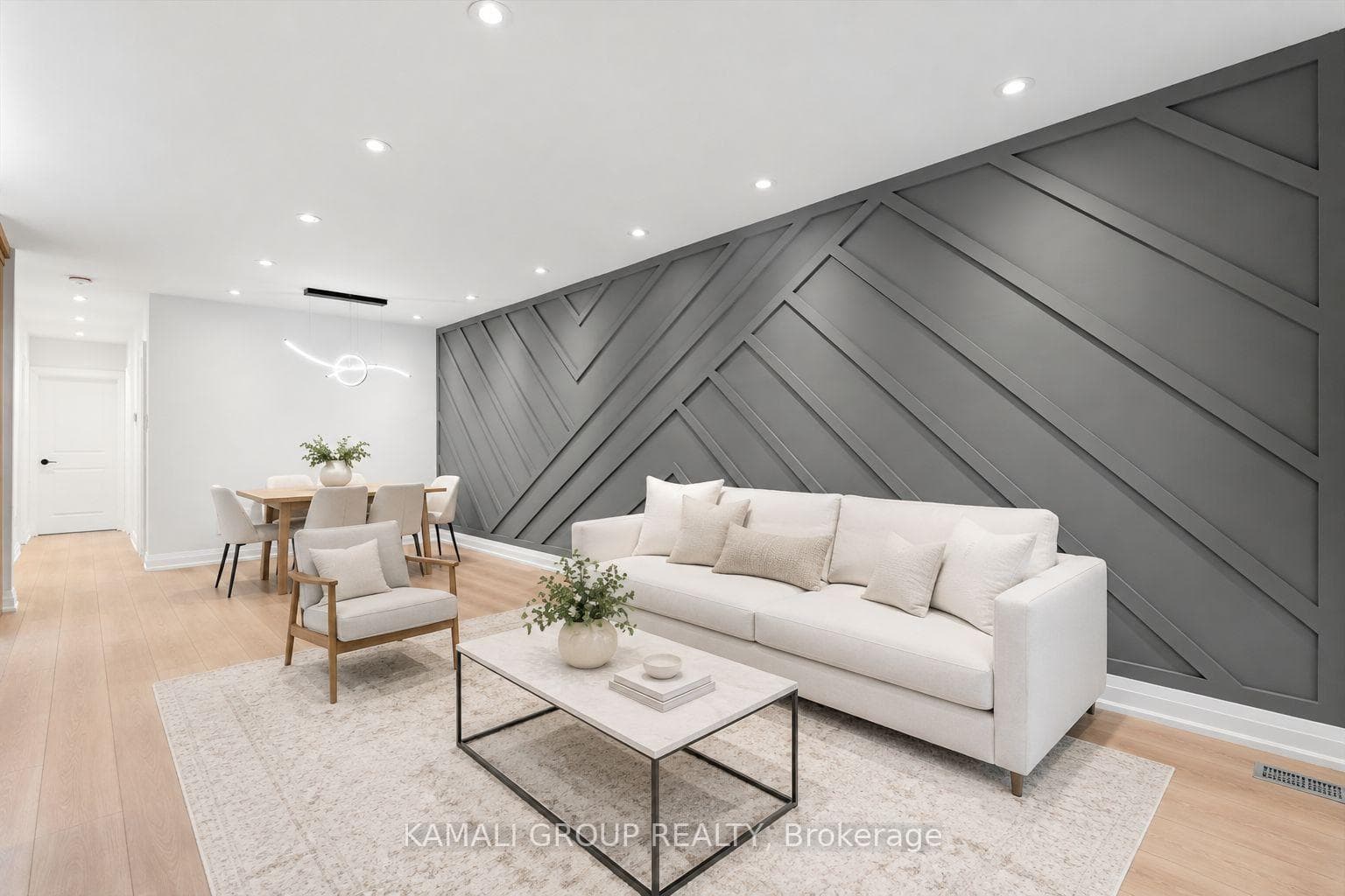 63 Walter Avenue MAIN, Newmarket, ON L3Y 2T4