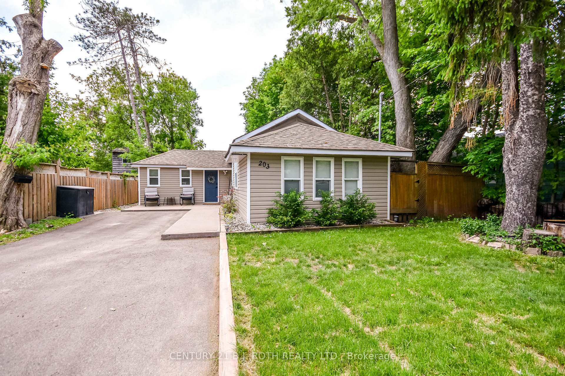 203 Southview Road, Barrie, ON L4N 3X6