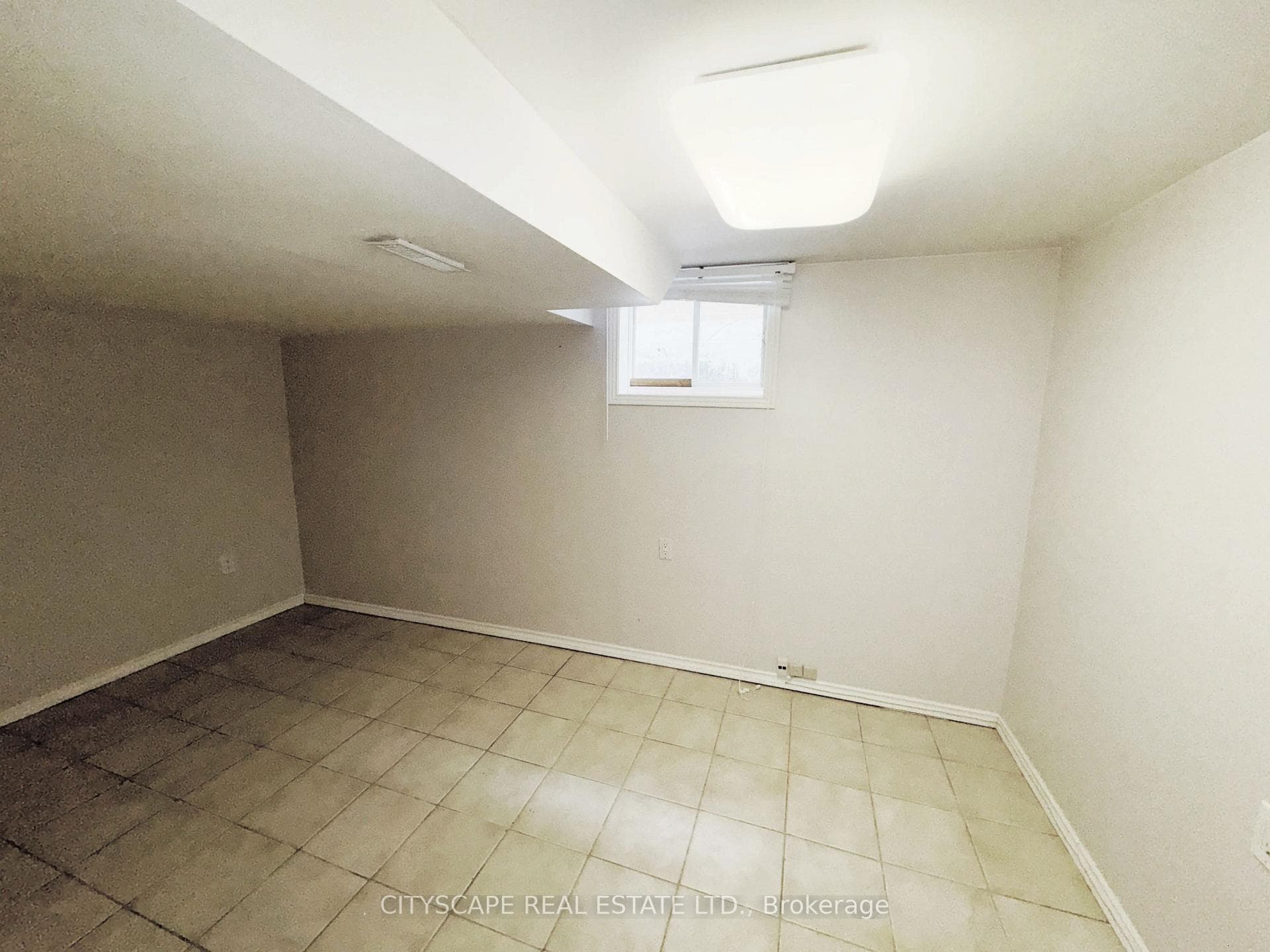 7 Quincy Court, Hamilton, ON L8W 2T4