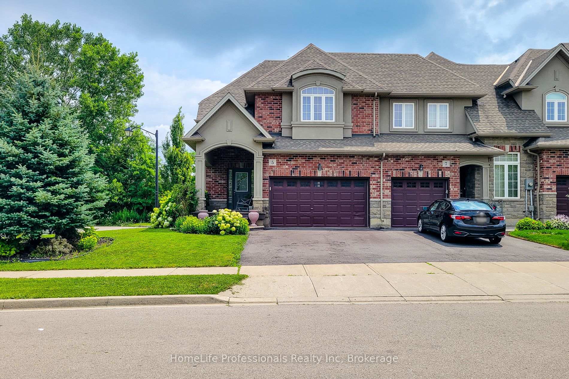 5 Medici Lane, Hamilton, ON L9B 0C8