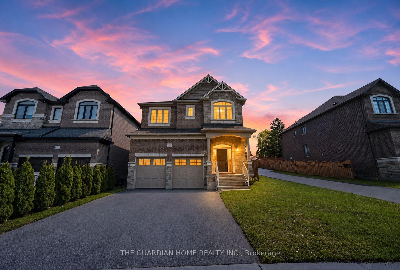 1227 Grandview Street N, Oshawa, ON L1K 2S9