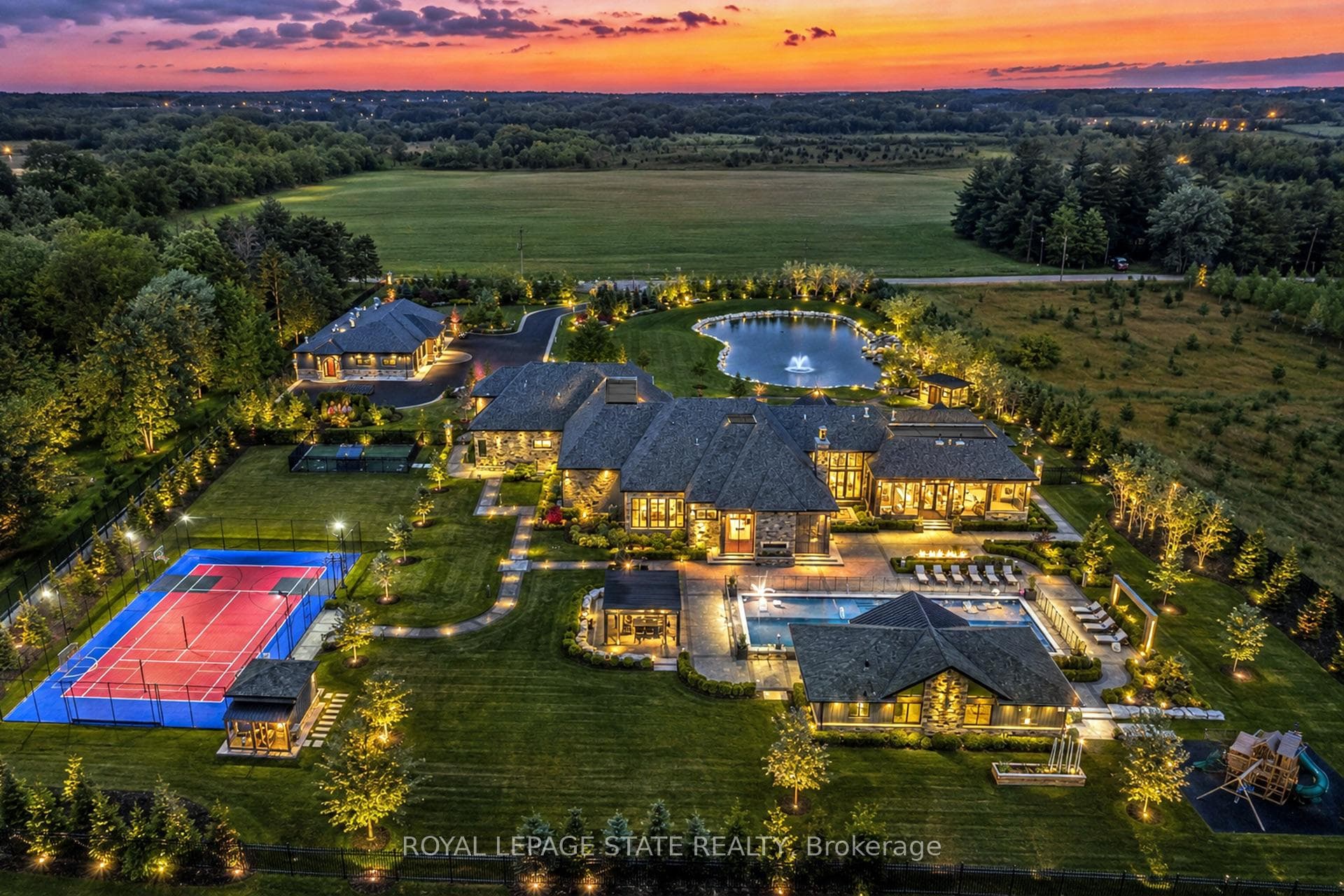 1272 Fiddlers Green Road, Hamilton, ON L9G 3L1
