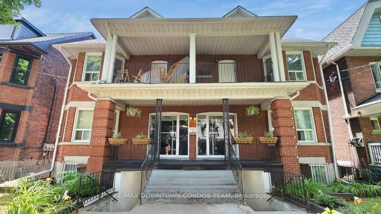 5 Thornburn Avenue 201, Toronto, ON M6K 1C4