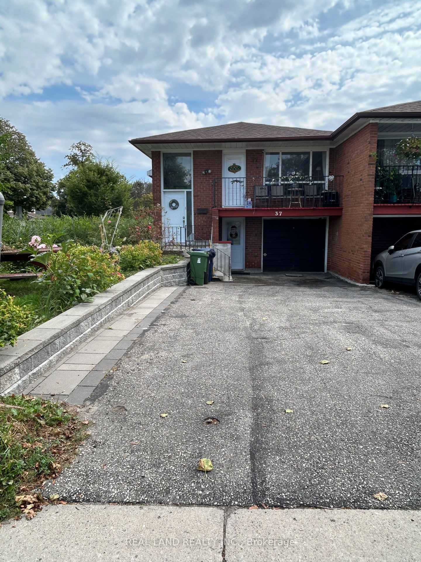 37 Pawnee Avenue, Toronto, ON M2H 3C6