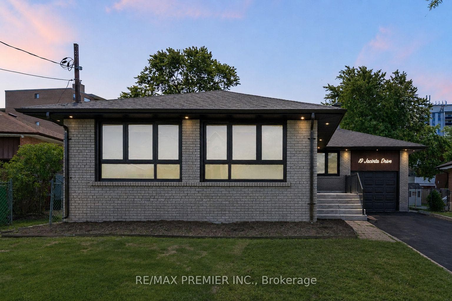 19 Jacinta Drive, Toronto, ON M6L 1H6
