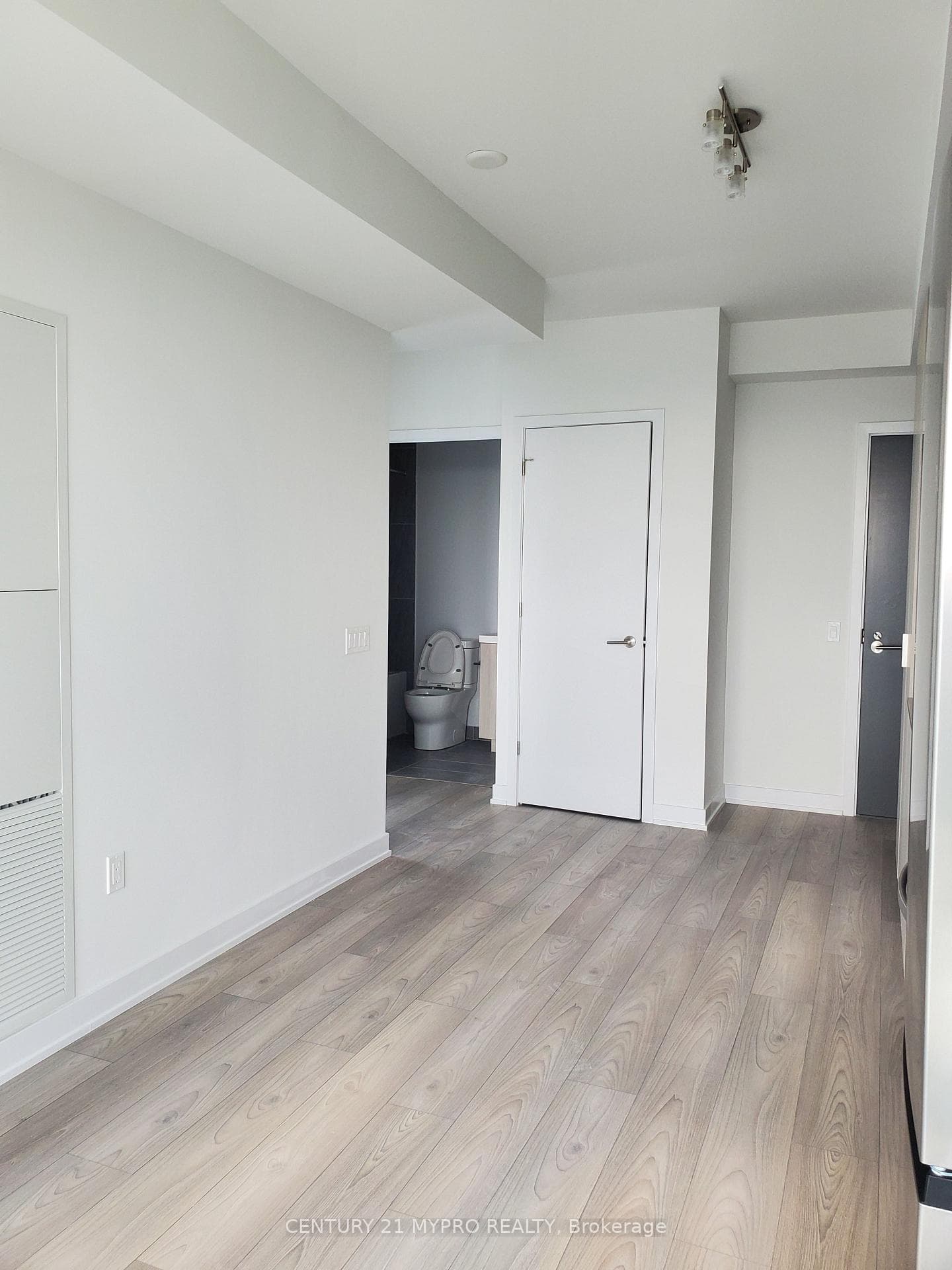 5858 Yonge Street #2505, Toronto, ON M2M 3T3
