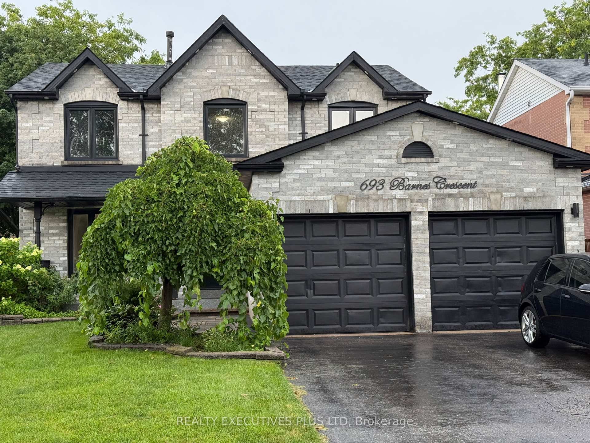 693 Barnes Crescent, Oshawa, ON L1J 8K2