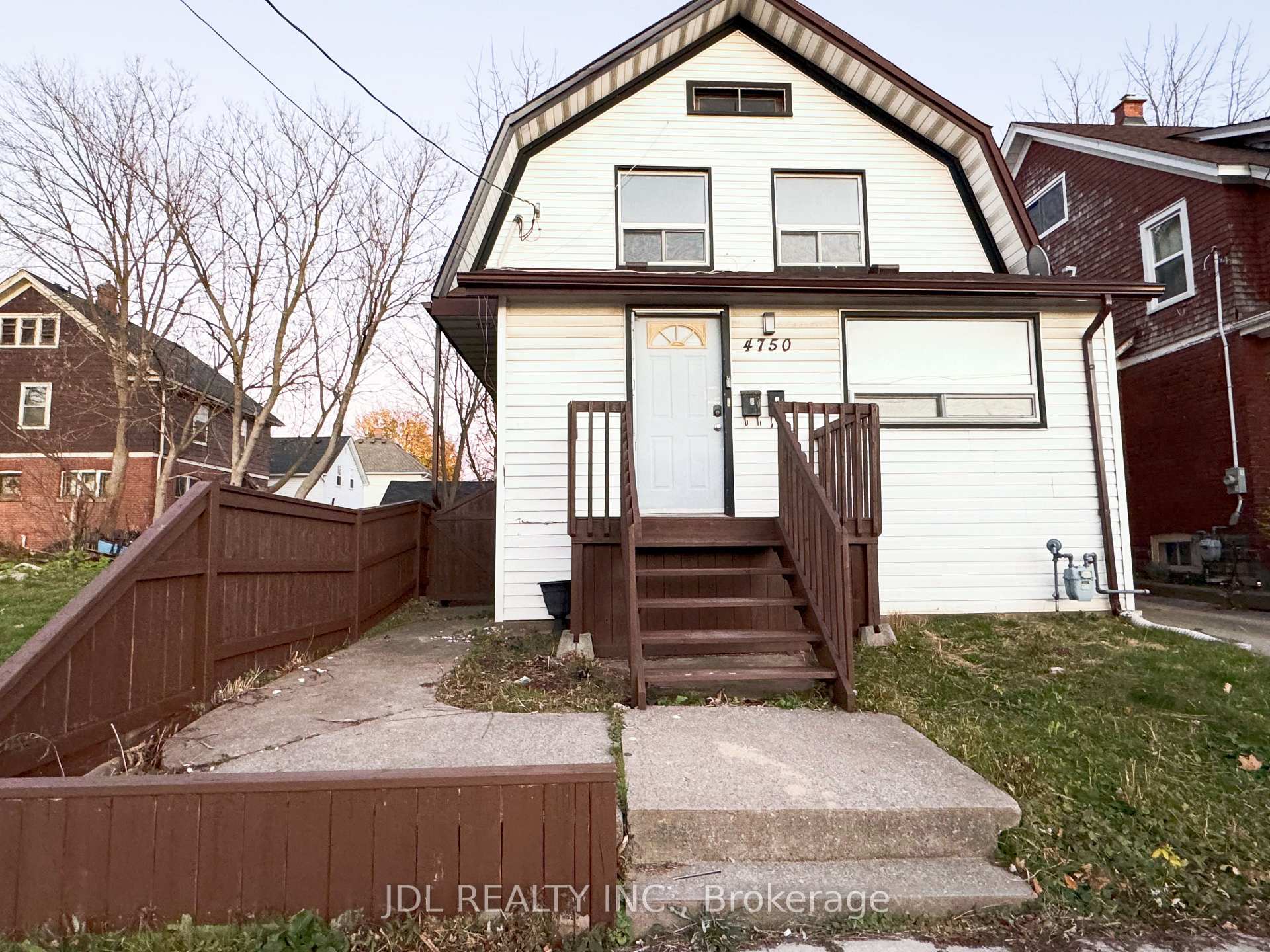 4750 Saint Lawrence Avenue Main, Niagara Falls, ON L2E 3X9