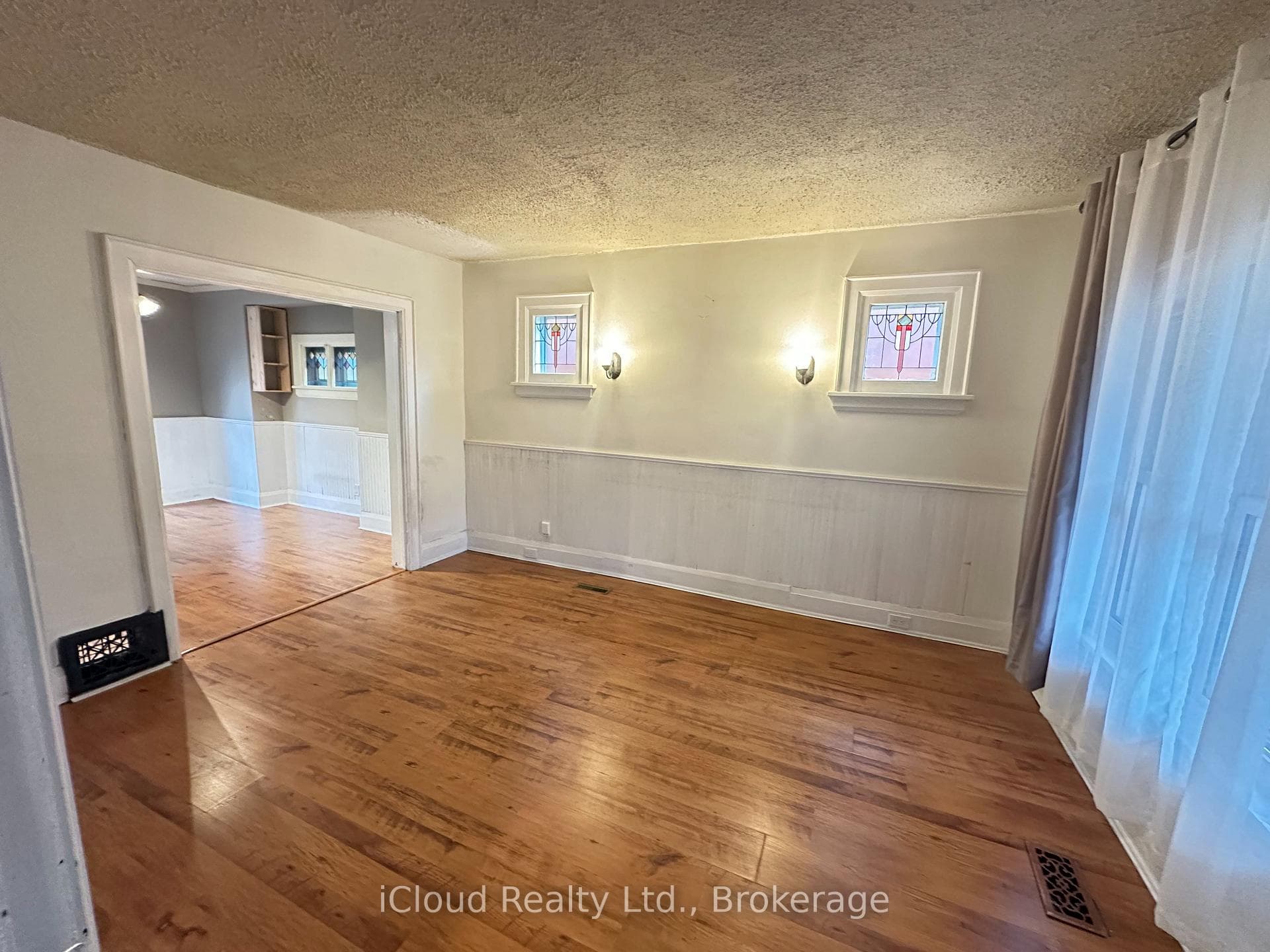 27 BUCKINGHAM Avenue, Oshawa, ON L1G 2K4