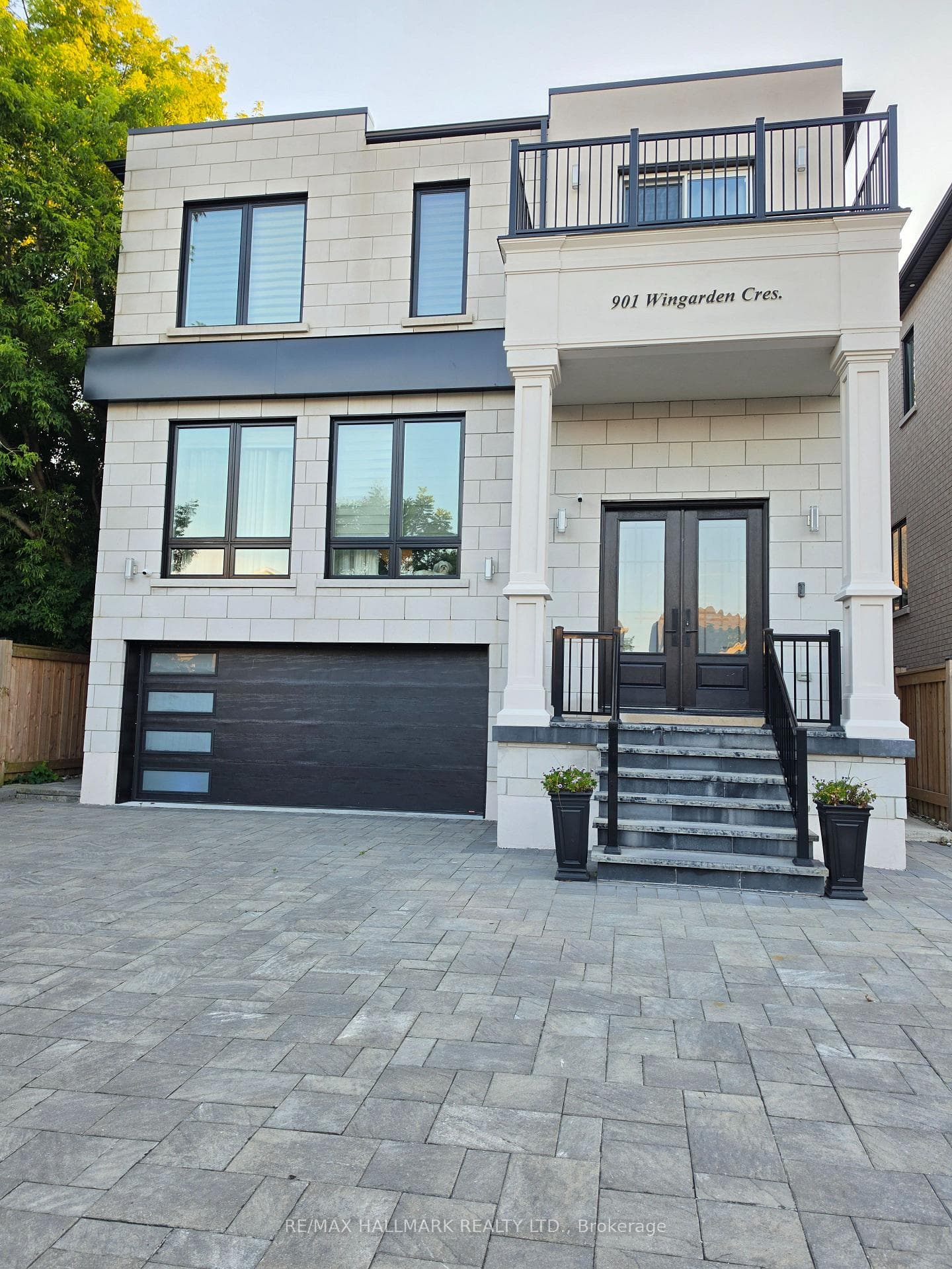 901 Wingarden Crescent, Pickering, ON L1V 7C5