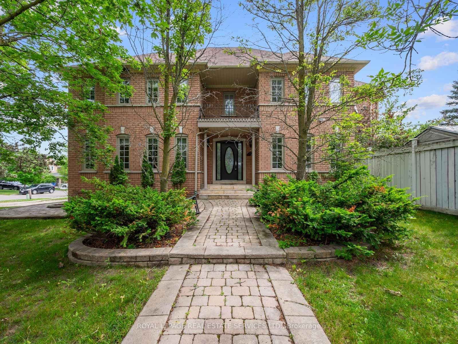 63 Deerglen Terrace, Aurora, ON L4G 6Y2