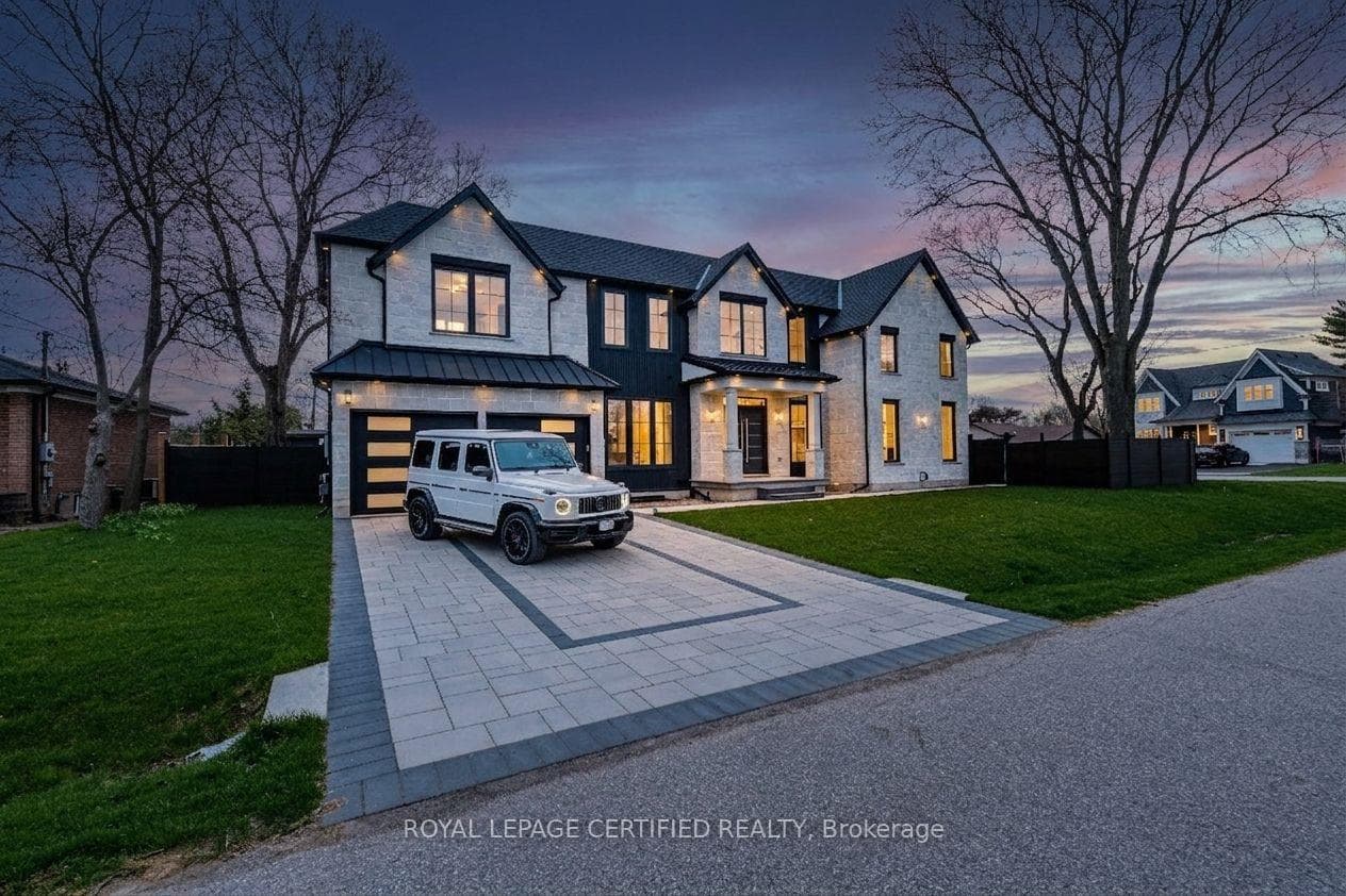 1404 Waverly Avenue SW, Oakville, ON L6L 2S3