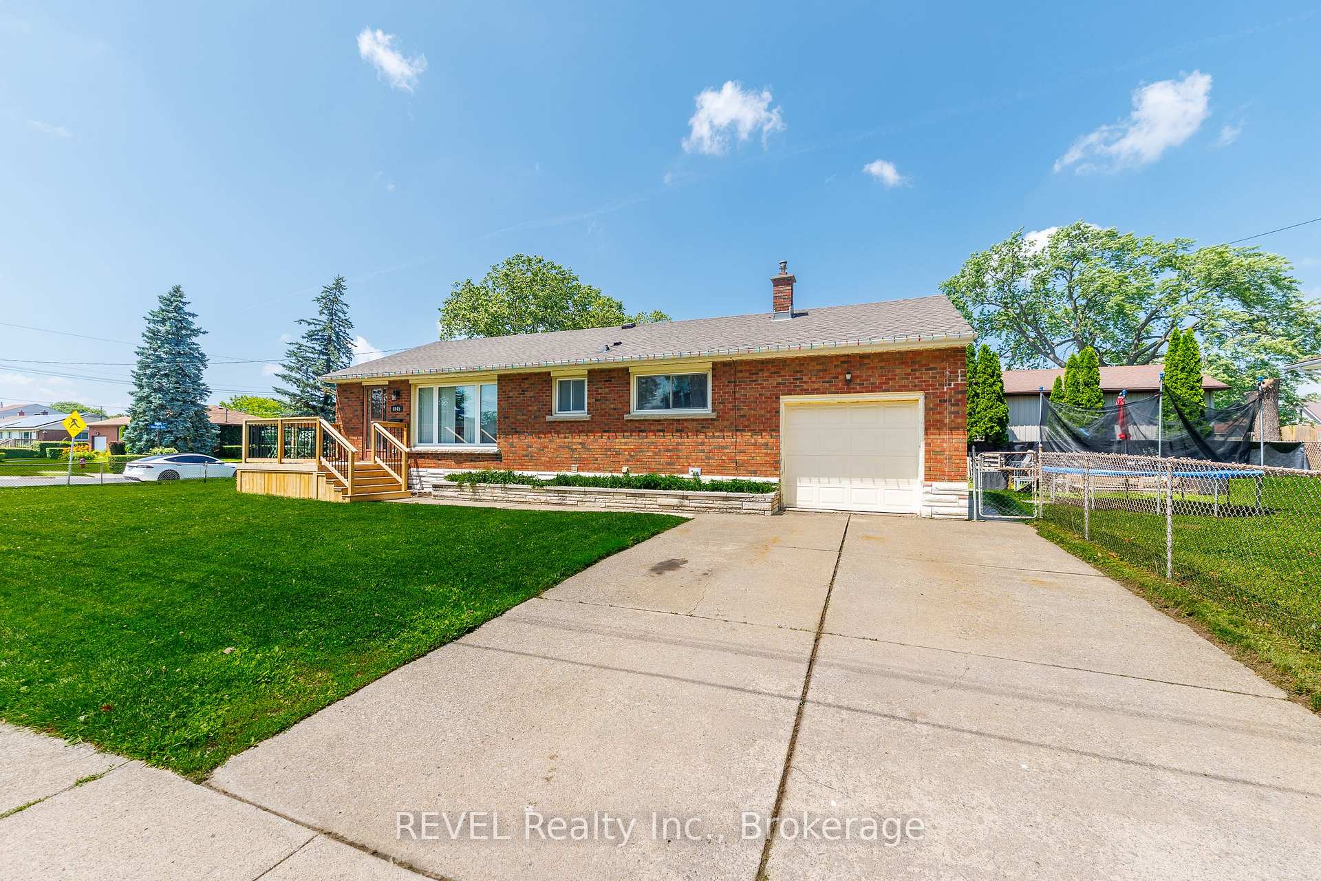 6945 Douglas Street, Niagara Falls, ON L2G 3C6