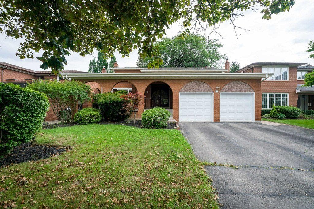 93 Poplar Heights Drive, Toronto, ON M9A 4Z3