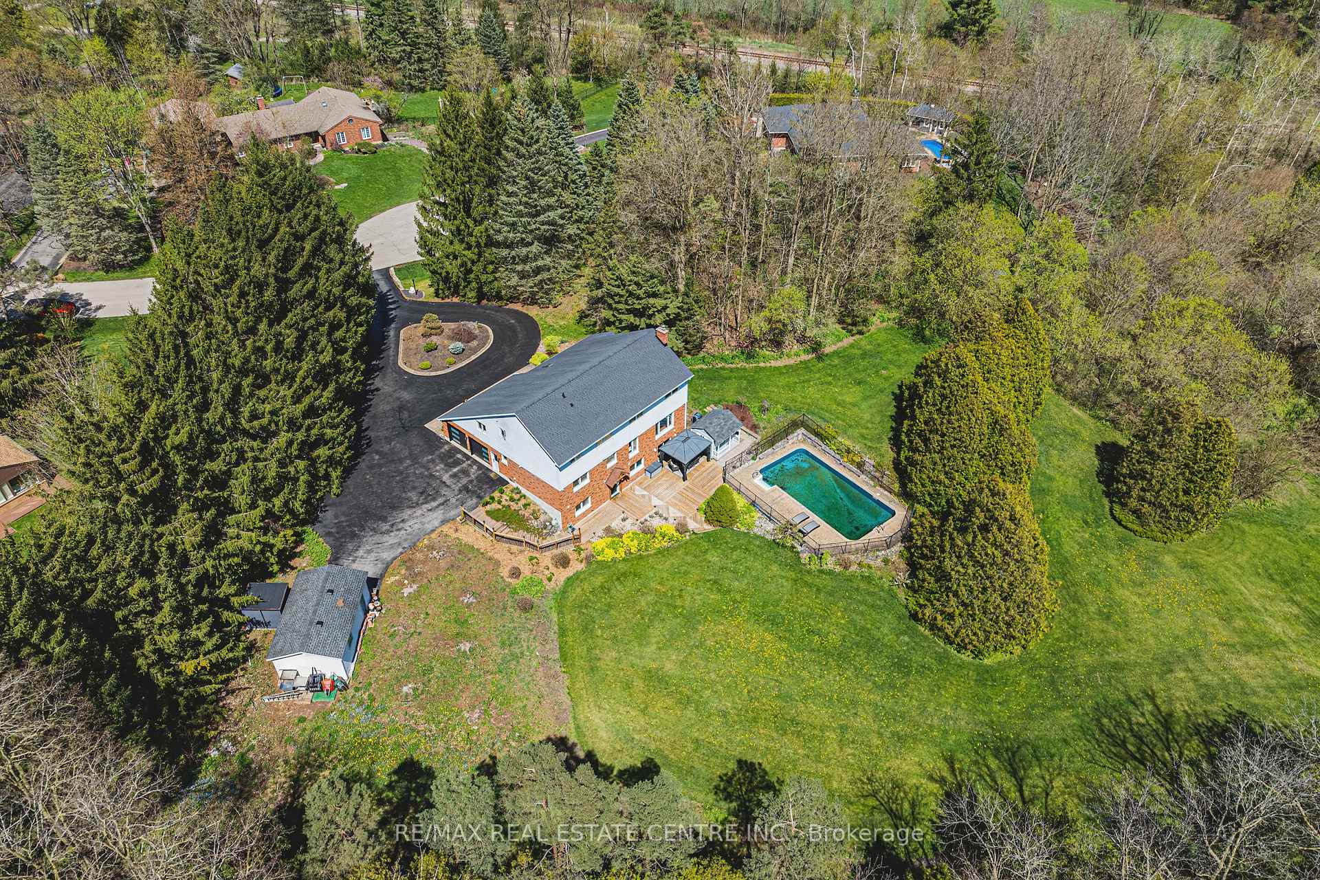 6 Iris Court, Hamilton, ON L0R 1H3
