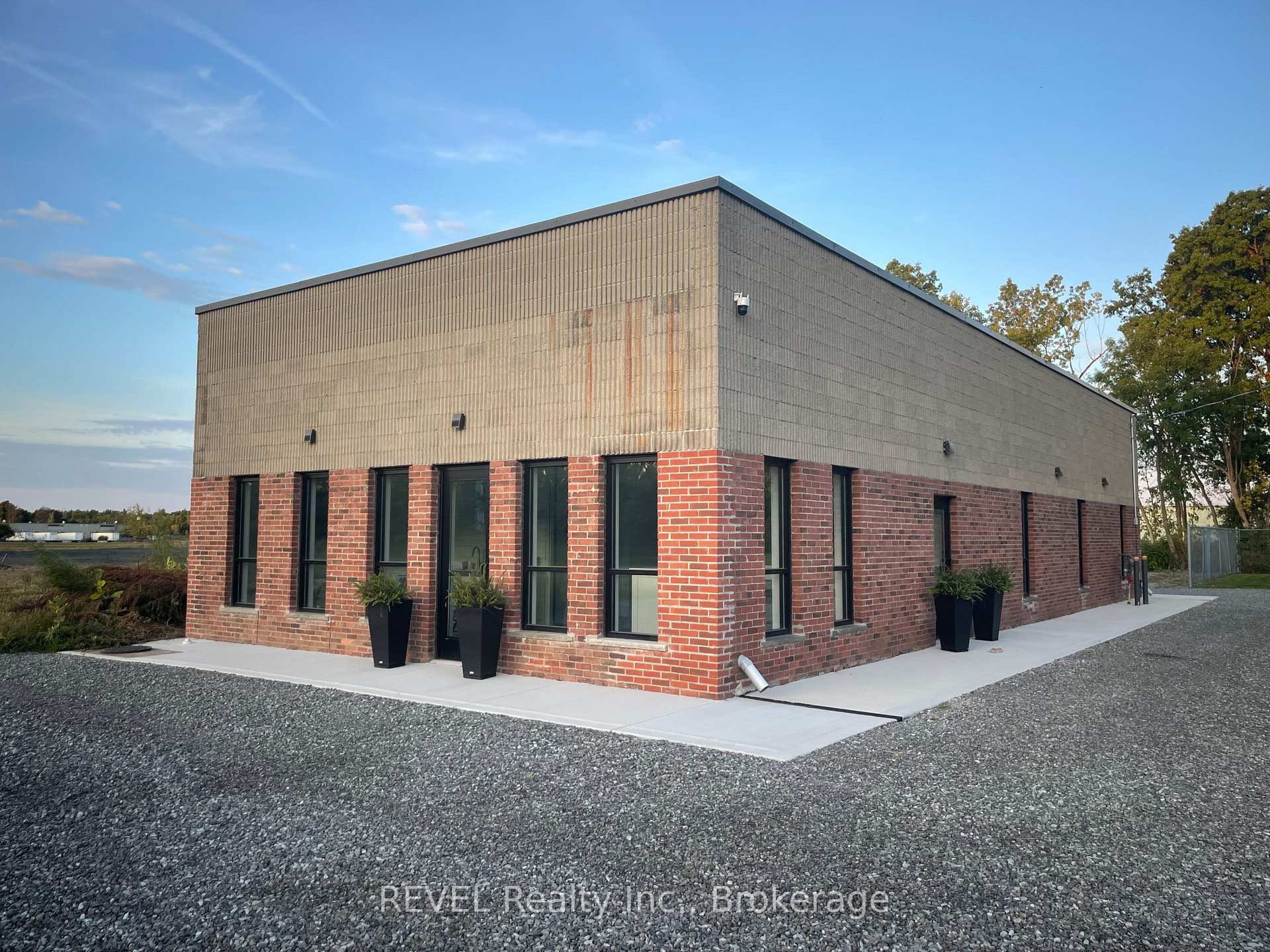 8455 Stanley Avenue, Niagara Falls, ON L2G 0C9