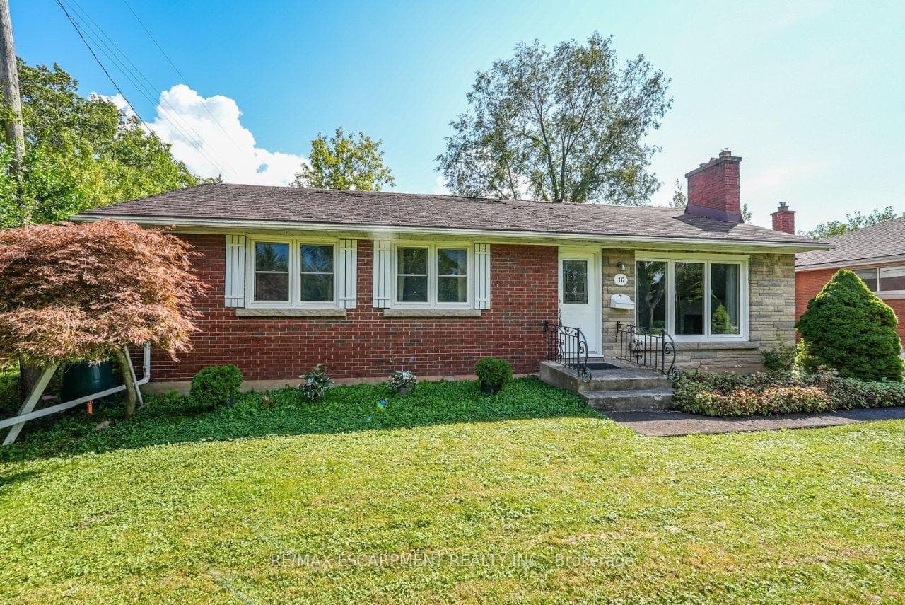 16 Byrne Boulevard, St. Catharines, ON L2T 2H7