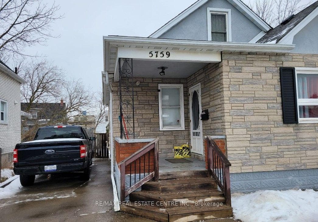 5759 Emery Street Upper, Niagara Falls, ON L2G 1L8