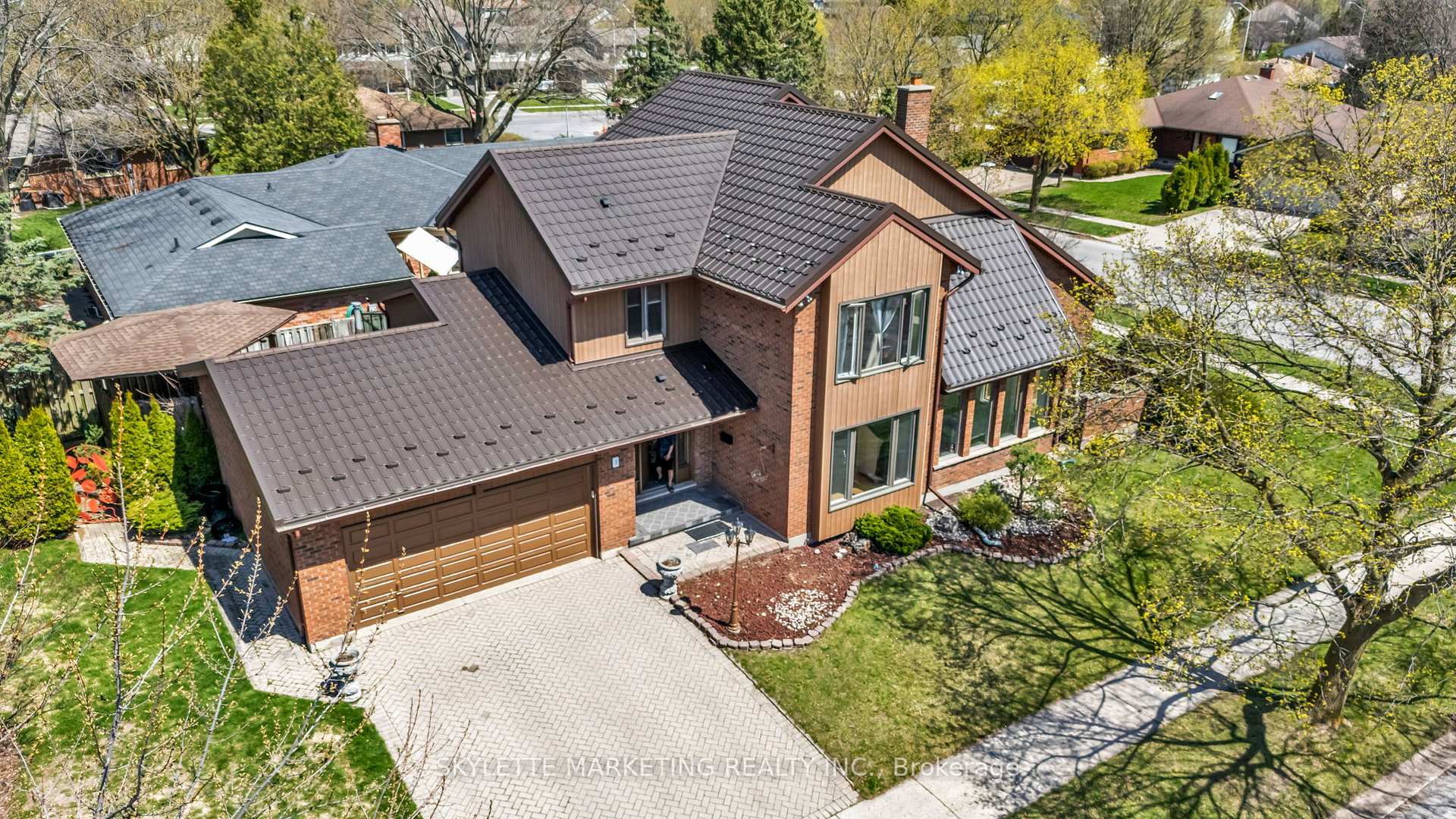 2 Deer Valley Crescent, London South, ON N6J 4K9