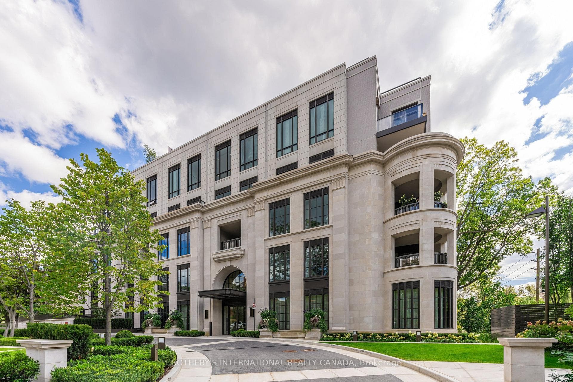 77 Clarendon Avenue 202, Toronto, ON M4V 0B8