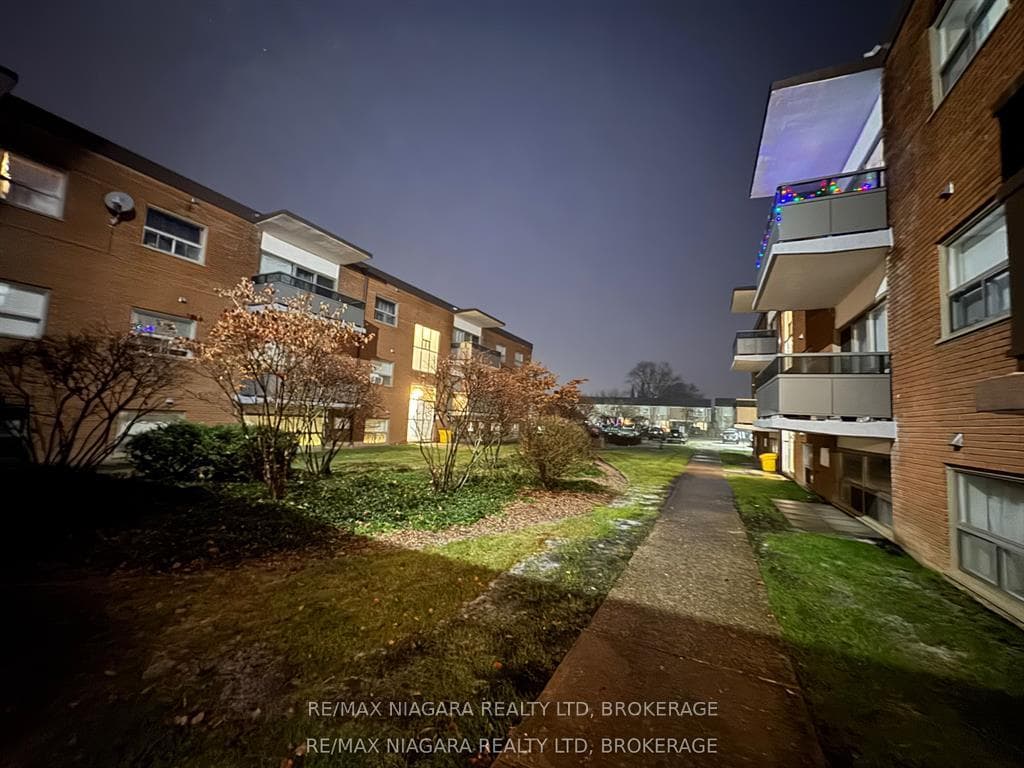 242 Oakdale Avenue 201, St. Catharines, ON L2P 3K5