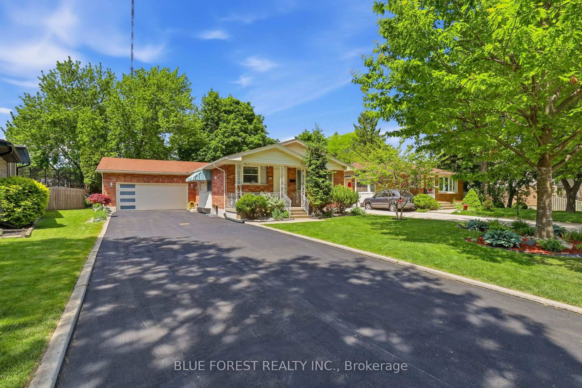 11 Hillsborough Road, London South, ON N6J 2E7