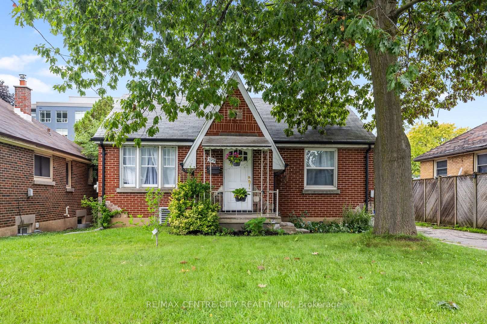 529 Highbury Avenue N, London East, ON N5W 4K6