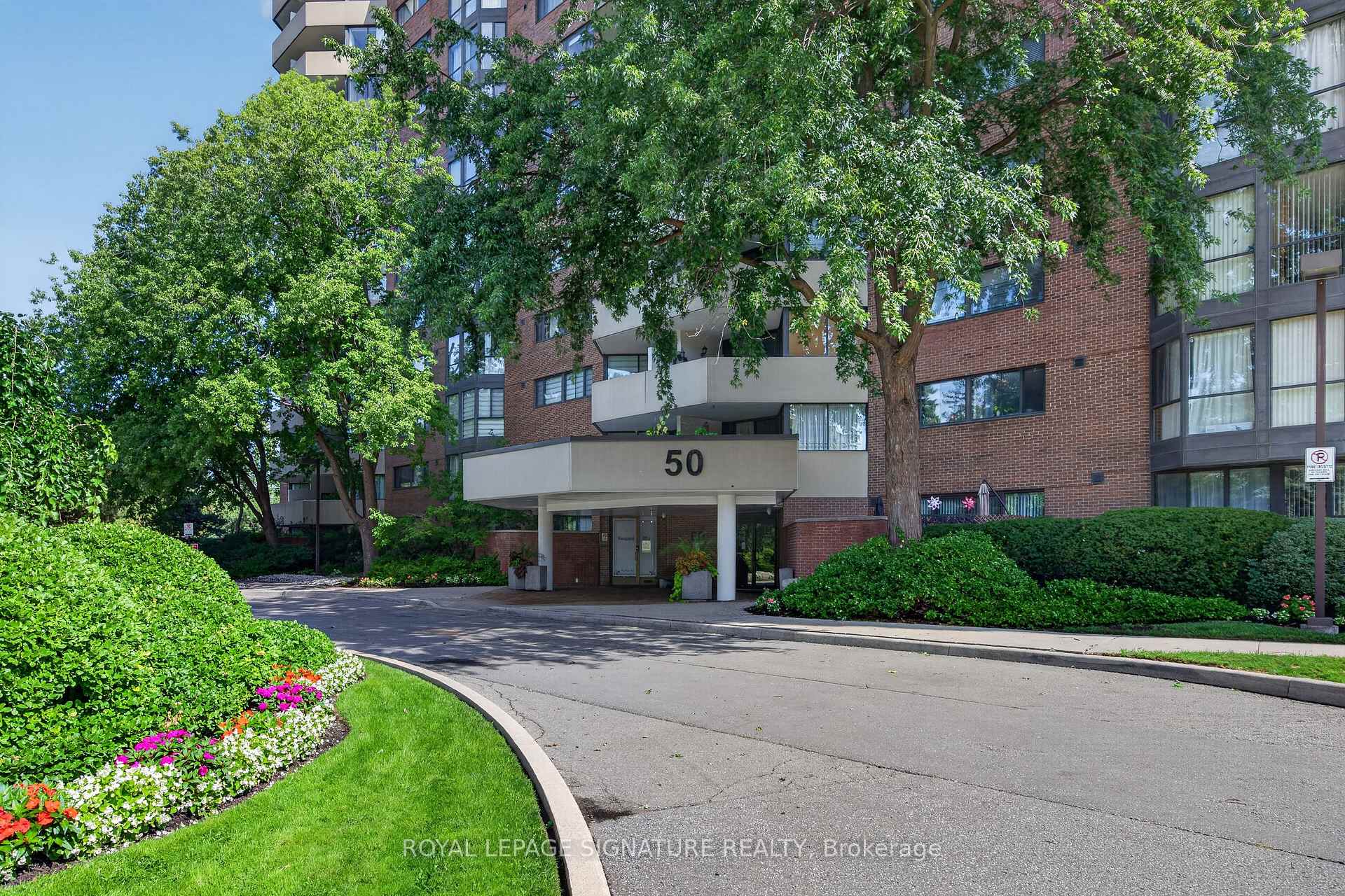 50 Baif Boulevard 1210, Richmond Hill, ON L4C 5L1