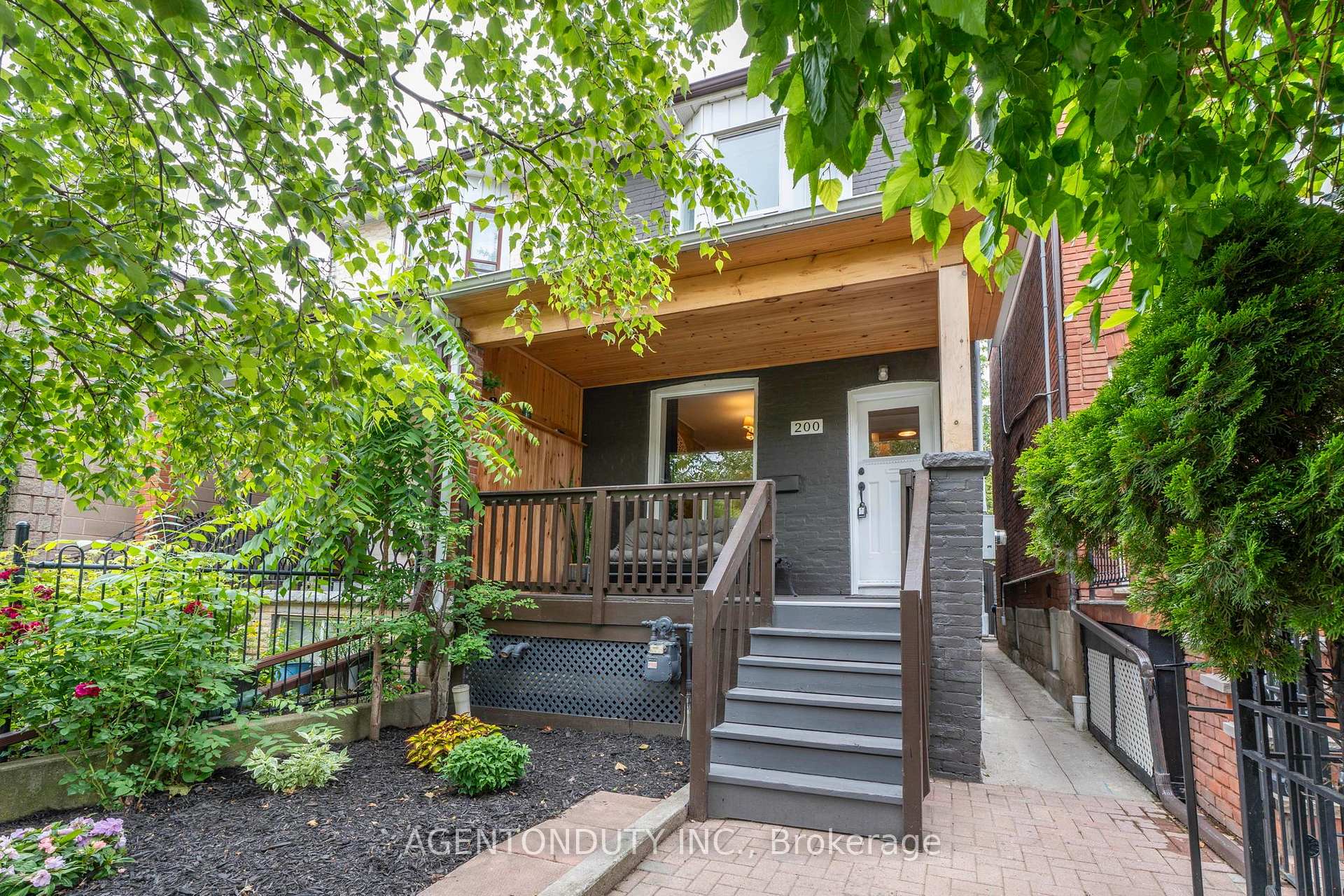 200 St Helen's Avenue, Toronto, ON M6H 4A1
