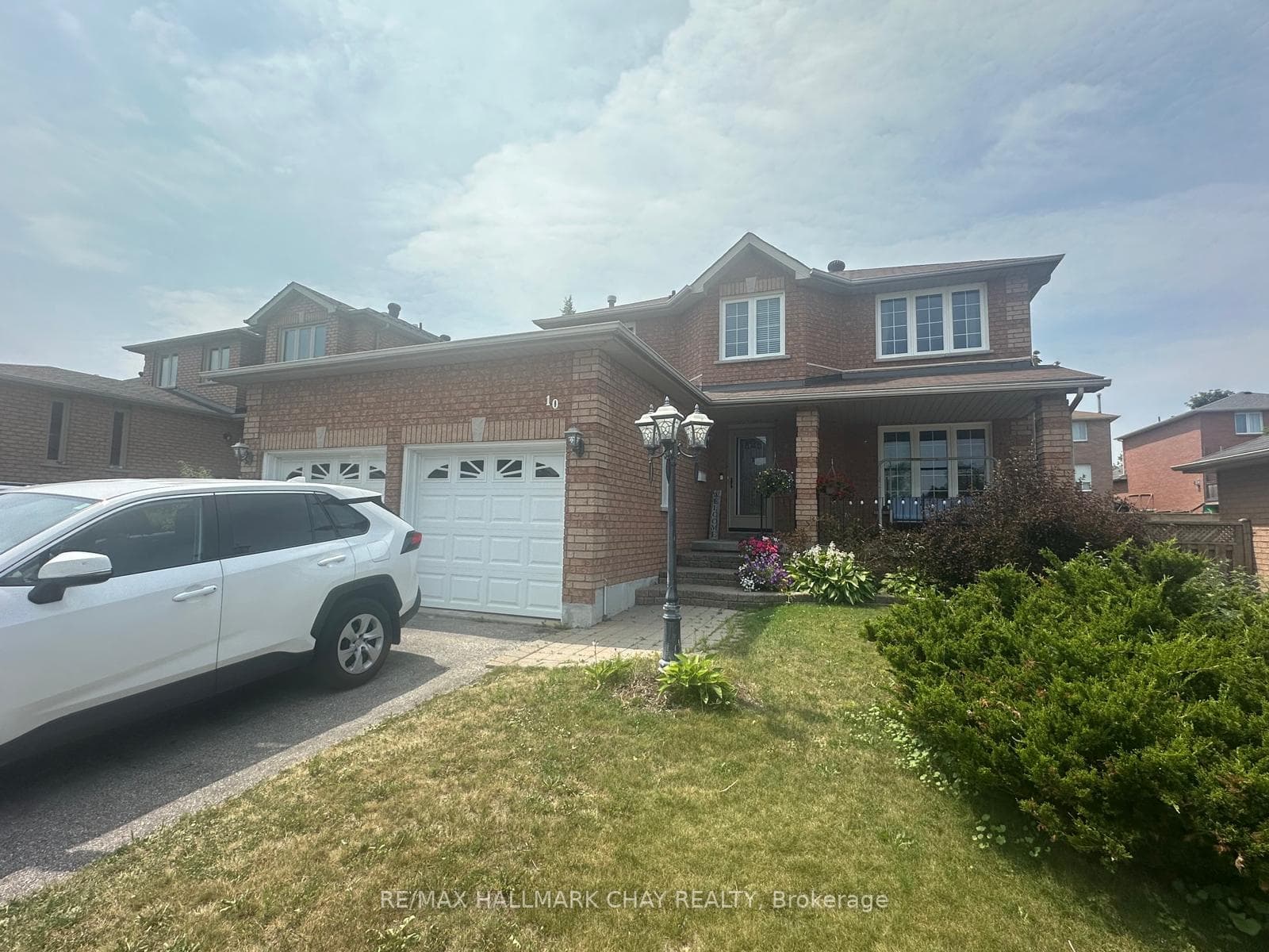 10 Longman Drive, Barrie, ON L4N 7E5