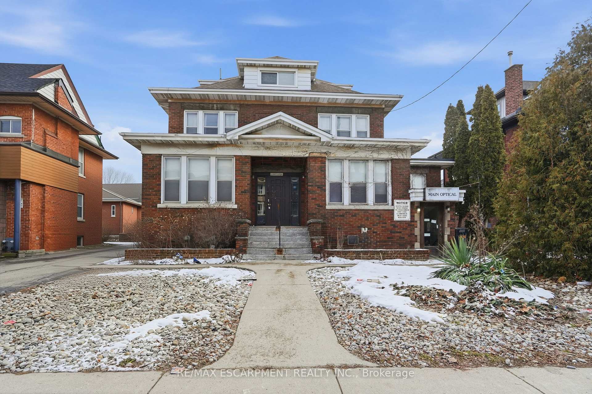 826 Main Street E, Hamilton, ON L8M 1L6