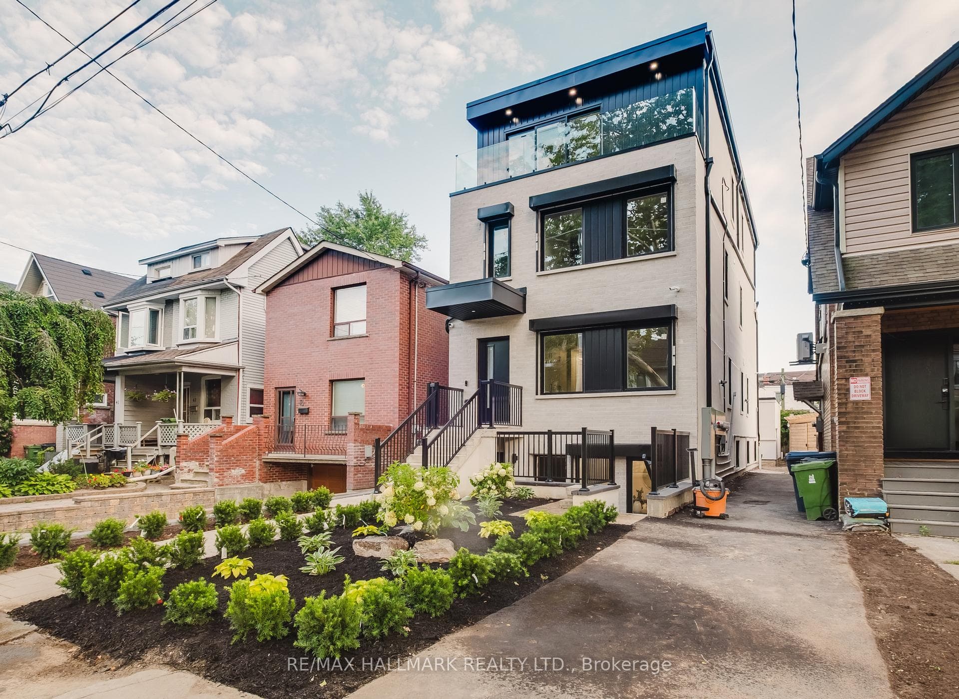 37 MILVERTON Boulevard Garden Suite, Toronto, ON M4J 1T5