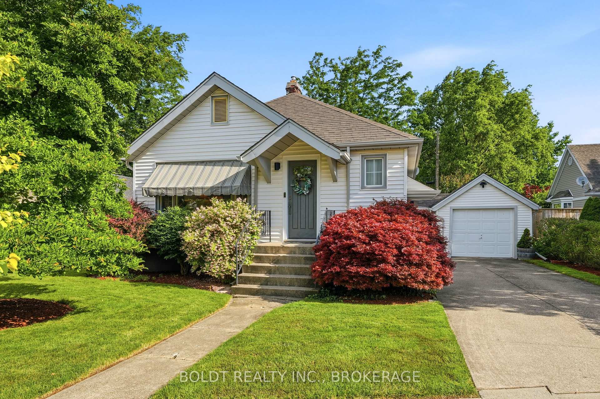 9 Woodgate Avenue, St. Catharines, ON L2R 3V3