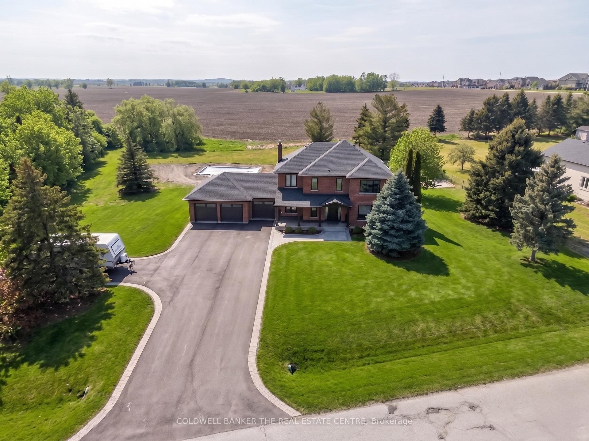 8 Brownlee Drive, Bradford West Gwillimbury, ON L3Z 2A4