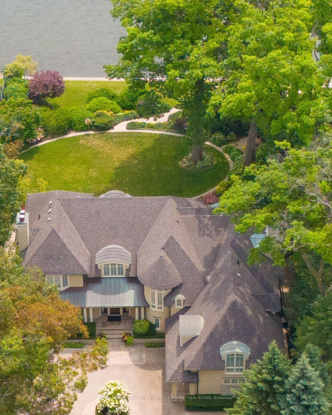 6 Ennisclare Drive W, Oakville, ON L6J 4N2