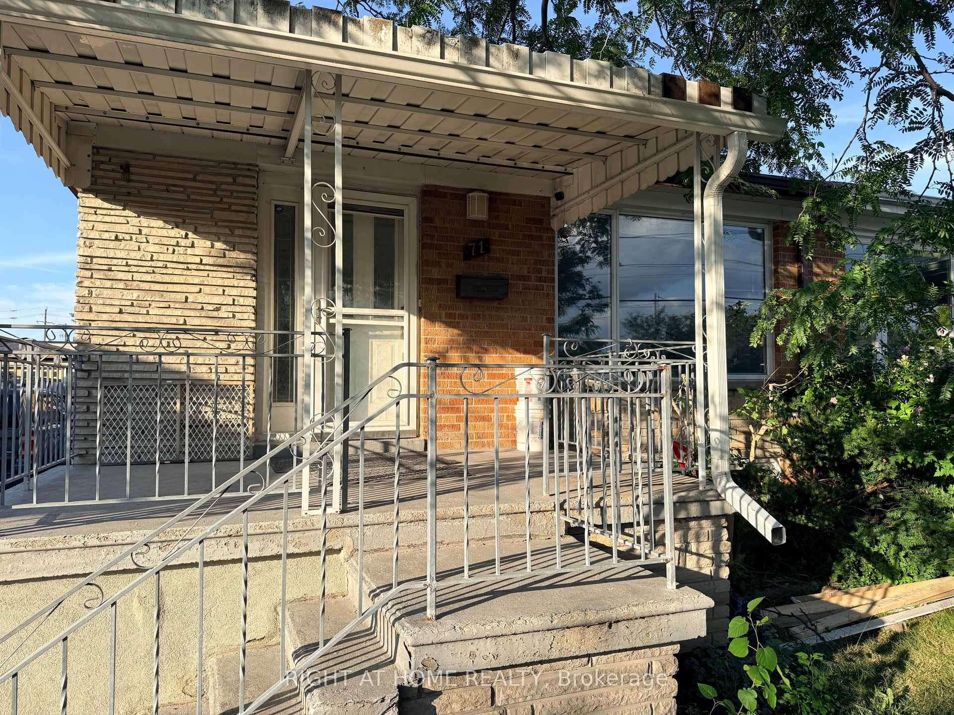 71 Navenby Crescent, Toronto, ON M9L 1B3