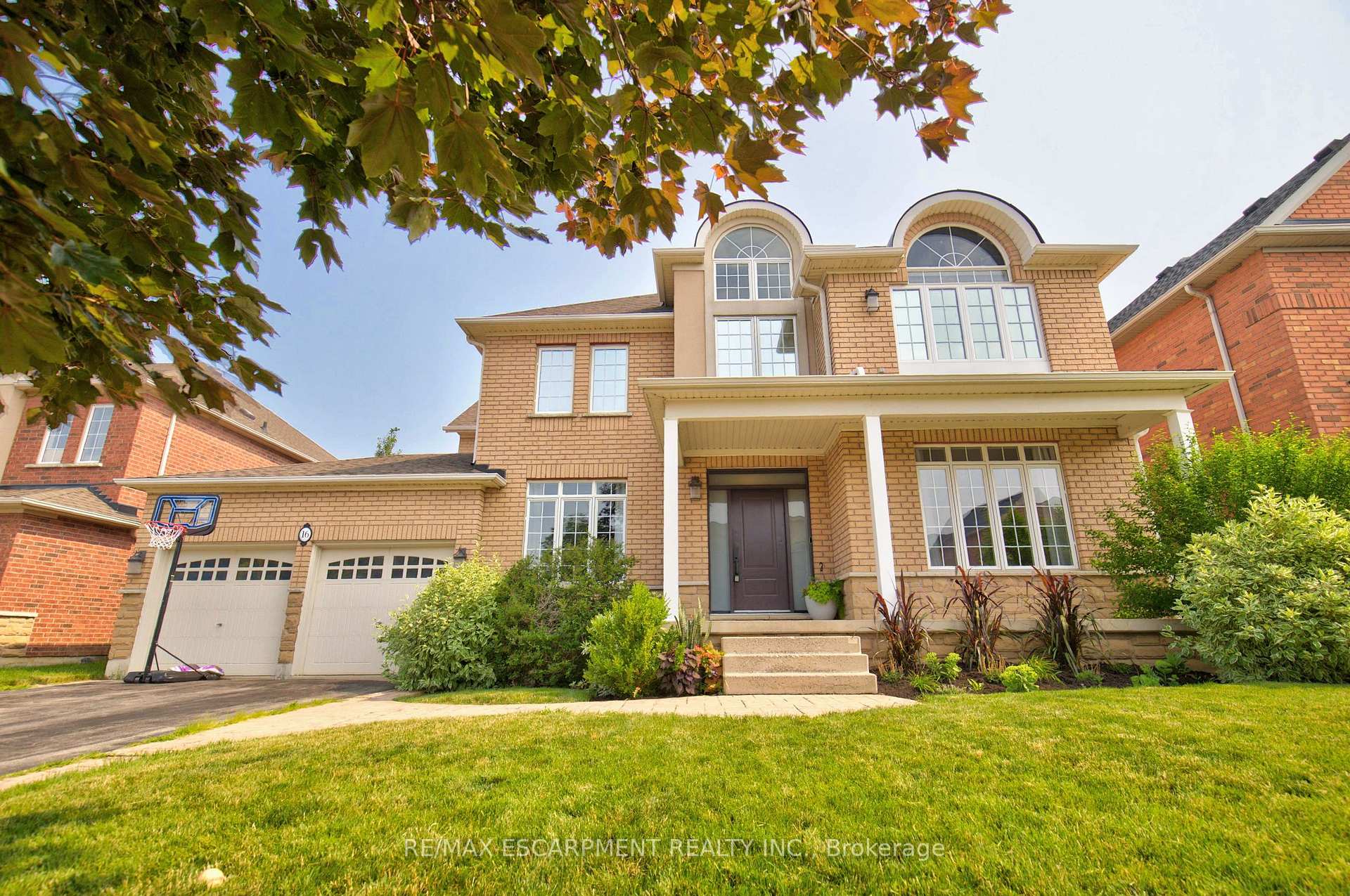 16 Watercliff Place, Hamilton, ON L8E 6E5