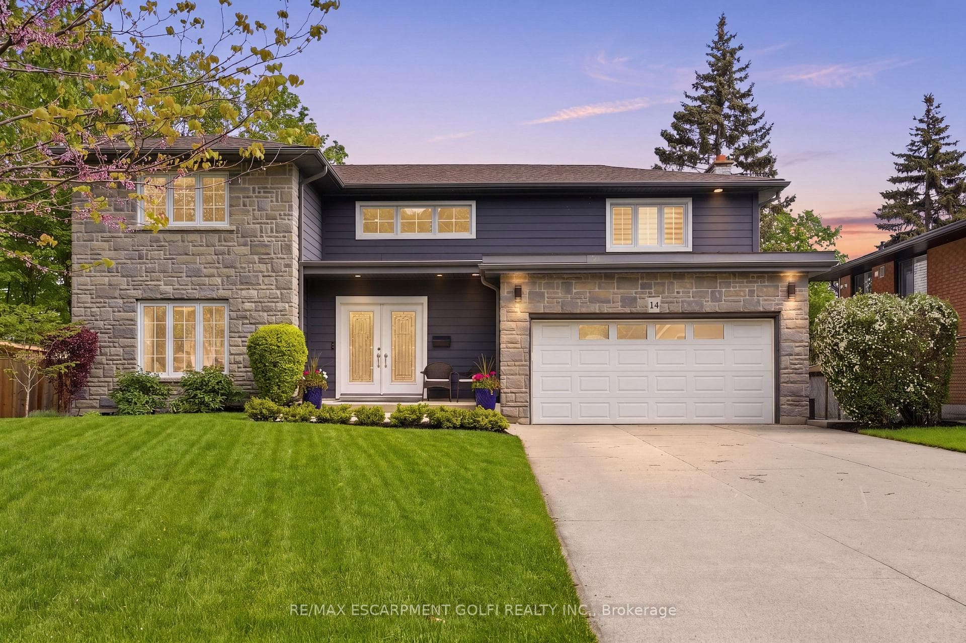 14 Leslie Drive, Hamilton, ON L8G 2P9