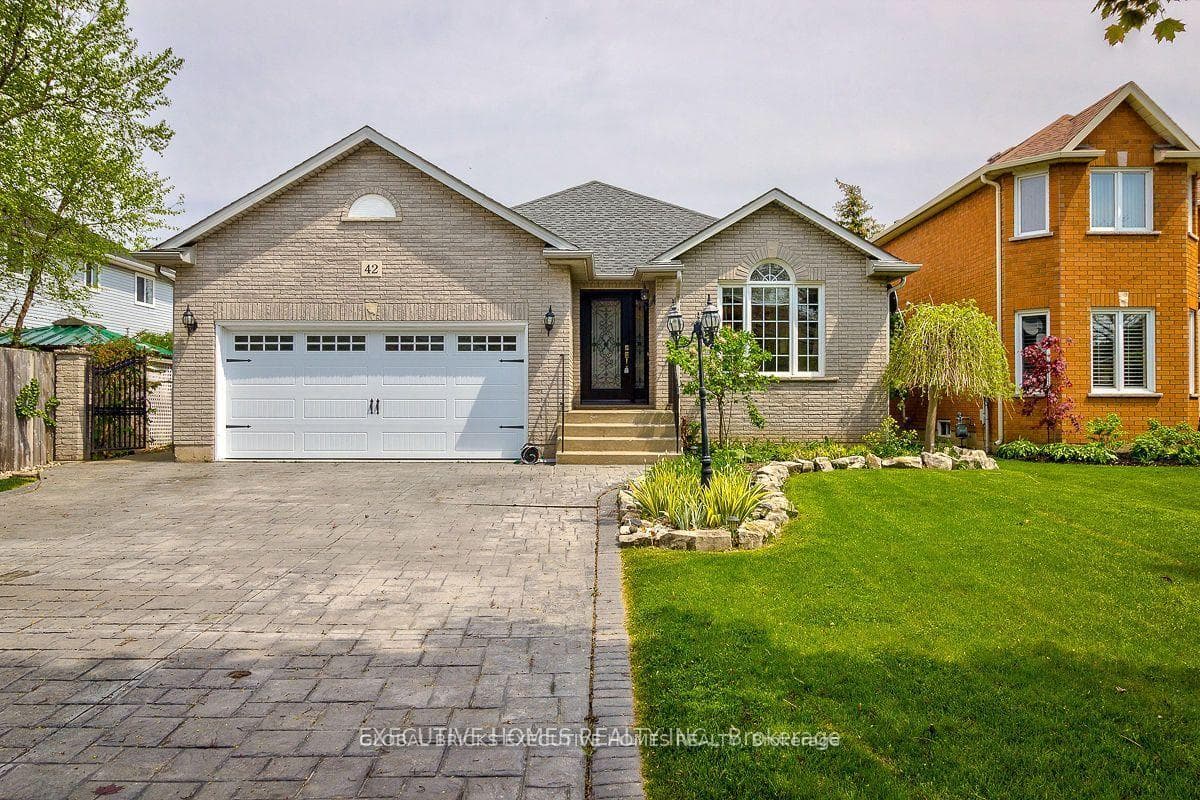 42 Richmond Crescent, Hamilton, ON L8E 5S9