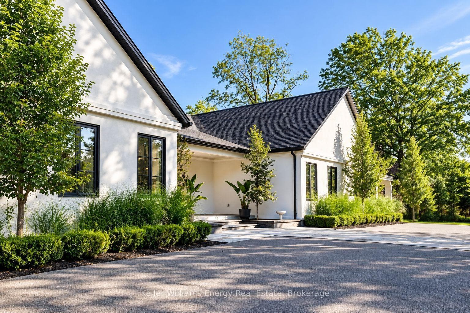 16 Metcalf Street, Clarington, ON L1B 0H4