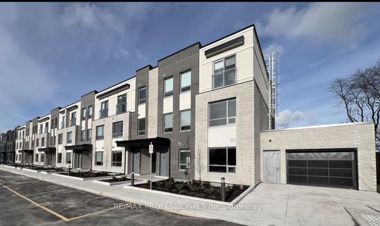 62 Dixfield Drive 124, Toronto, ON M9C 3W1