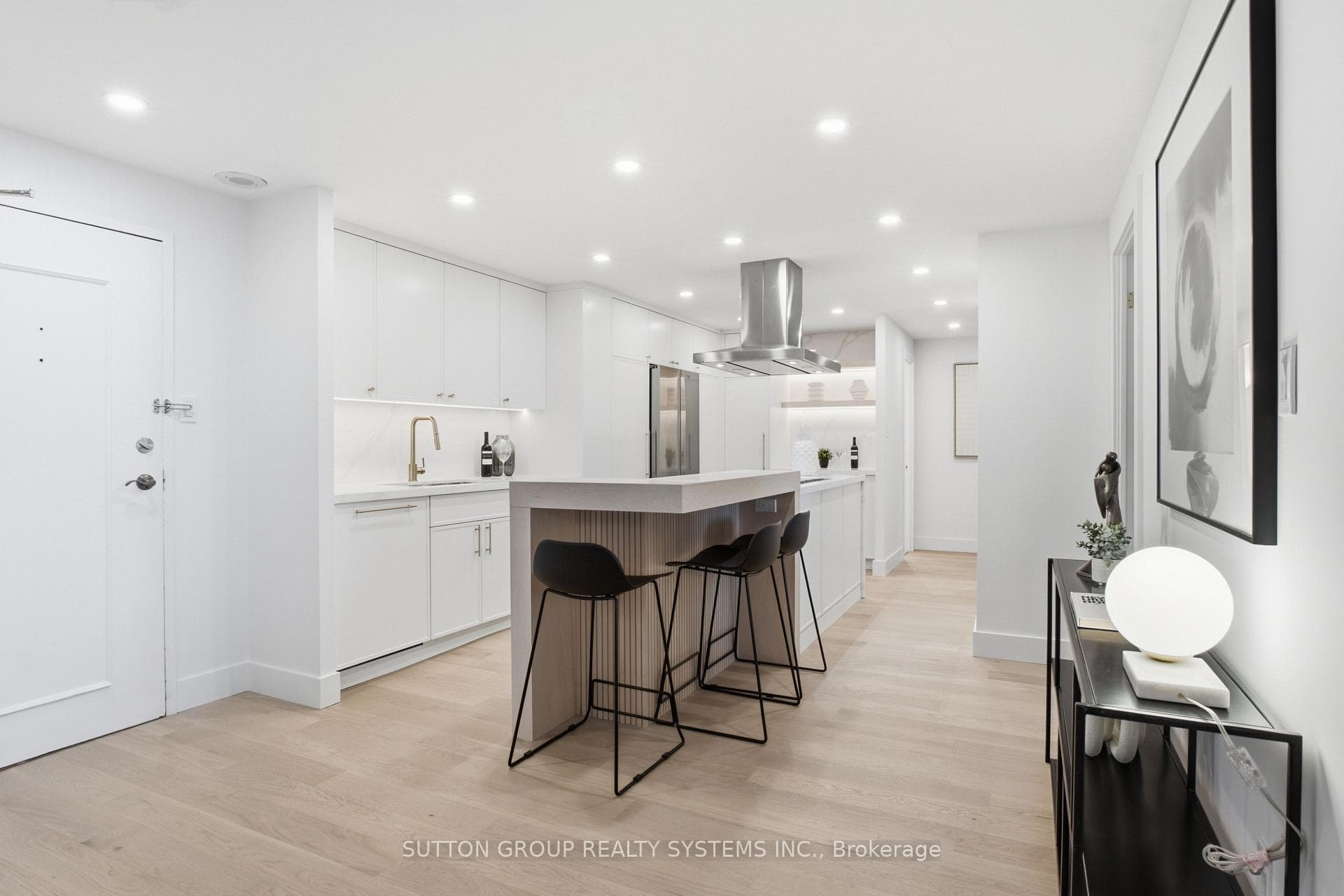 812 Burnhamthorpe Road 1504, Toronto, ON M9C 4W1