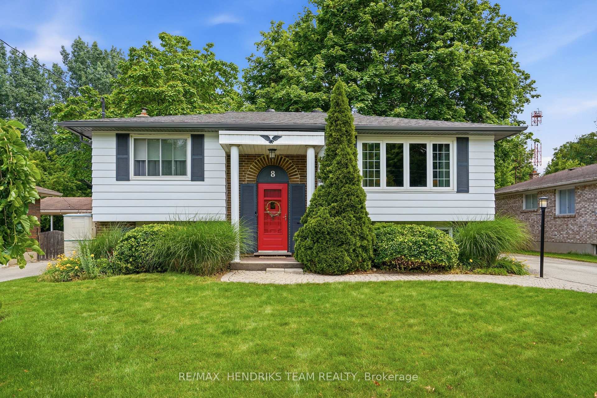8 Tudor Gate Place, St. Catharines, ON L2M 1K6