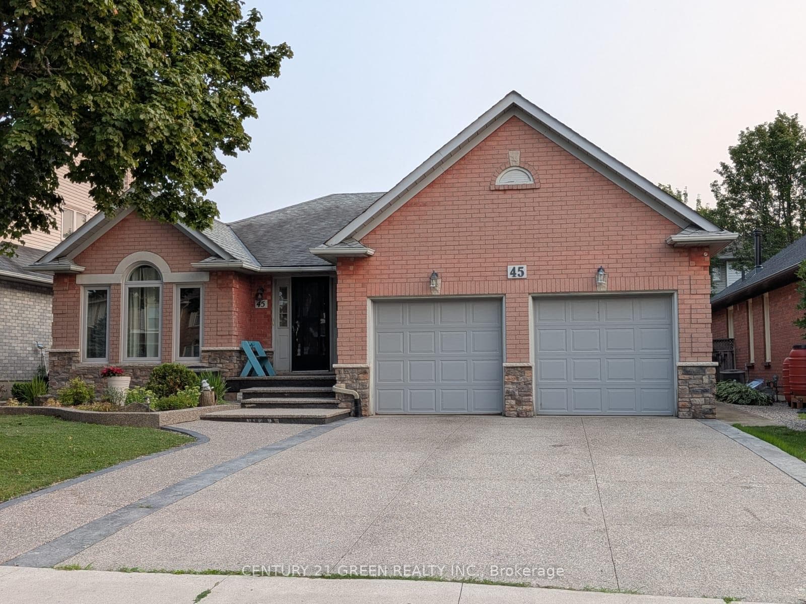45 Caswell Drive Upper, Hamilton, ON L9C 7N3