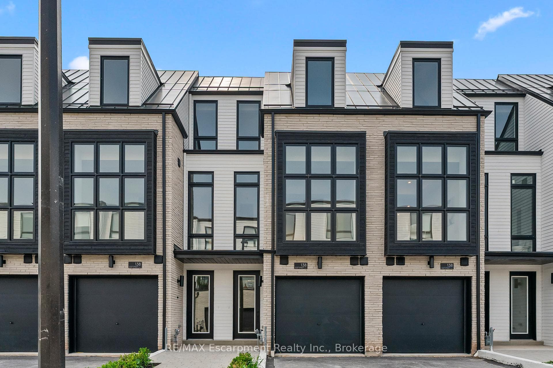 138 East Street 4, Oakville, ON L6L 0H9