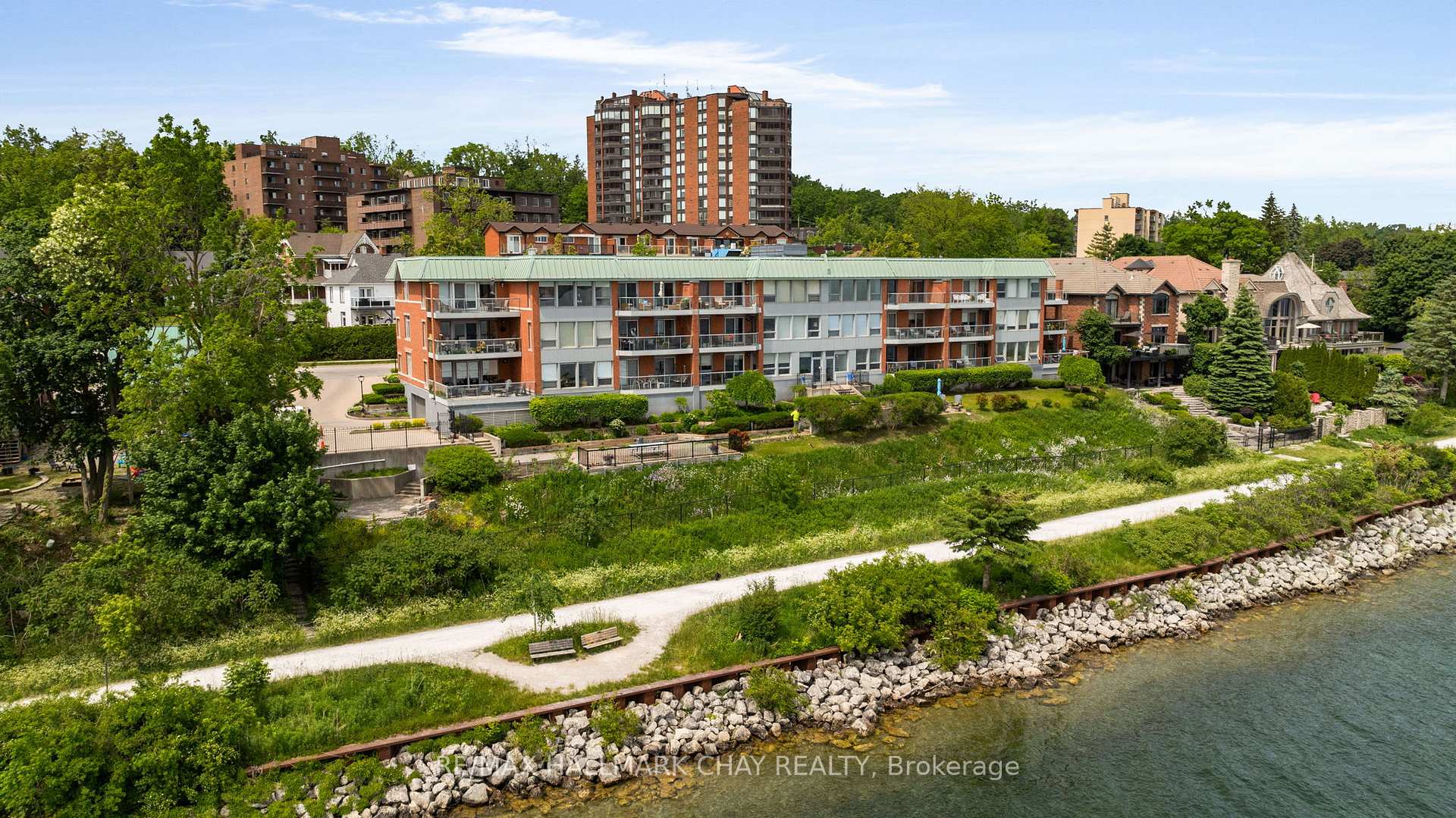 21 Kempenfelt Drive 103, Barrie, ON L4M 1B8