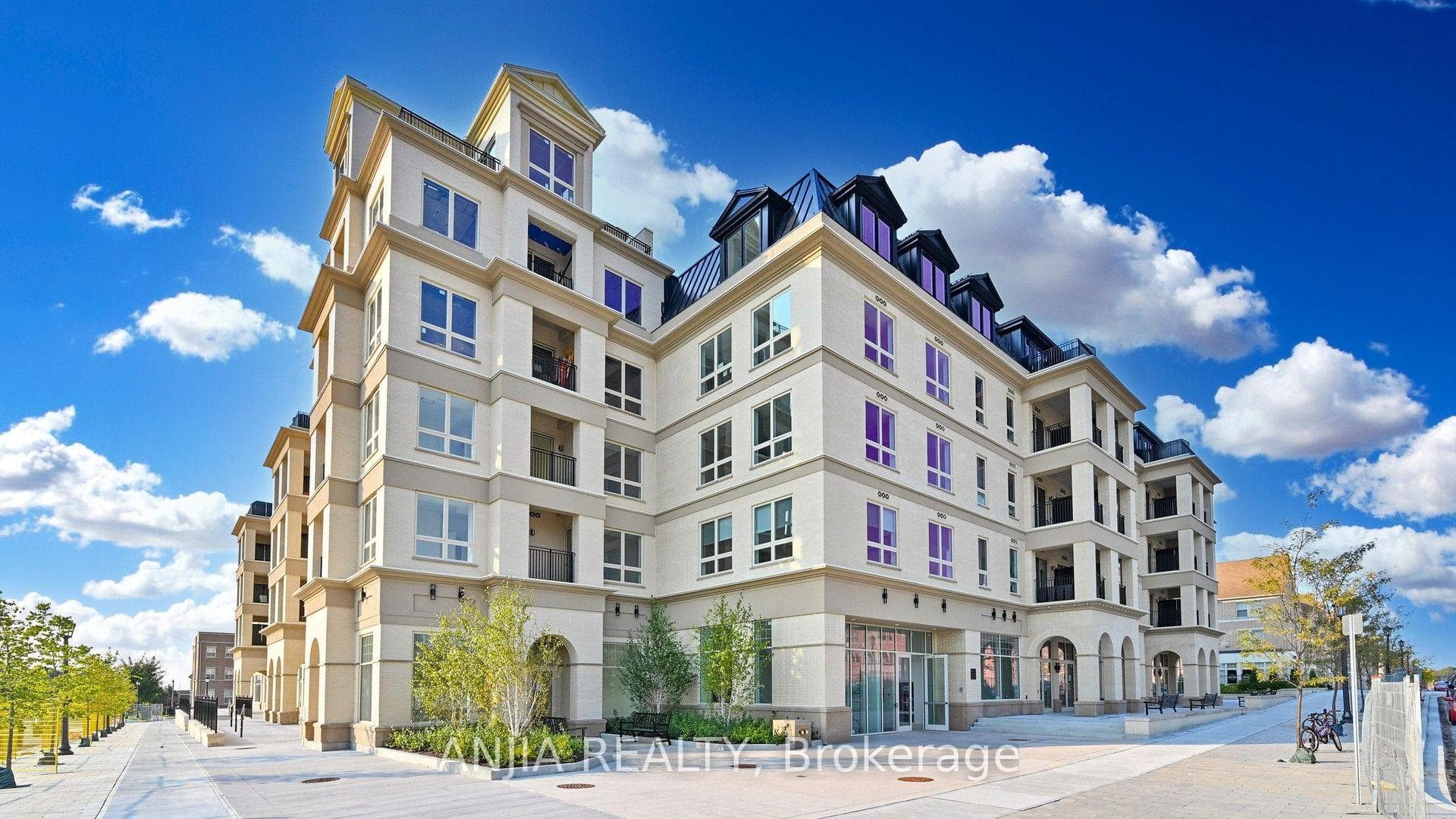 101 Cathedral High Street 303, Markham, ON L6C 0P1