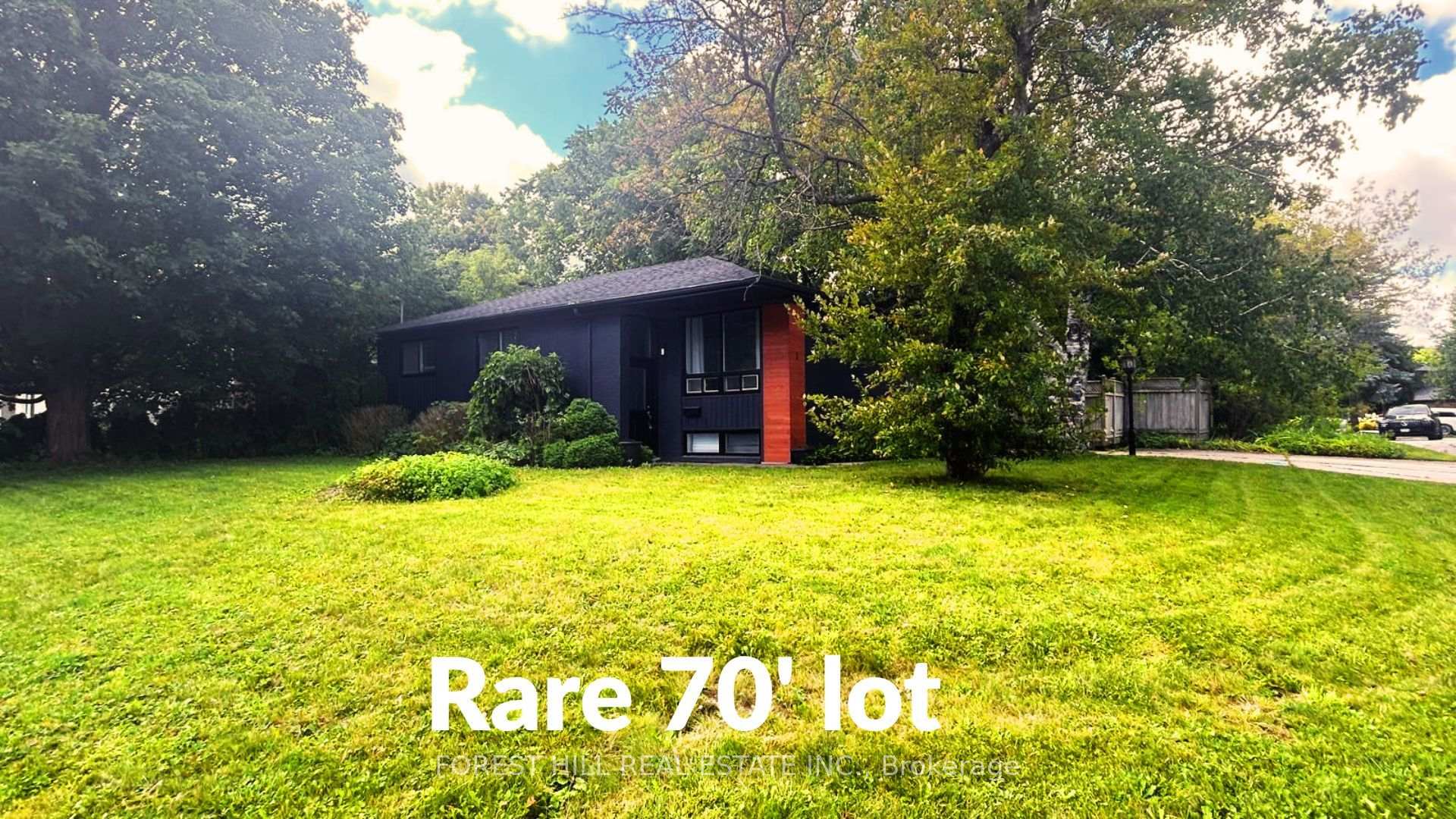 1 Willis Drive, Aurora, ON L4G 2J8
