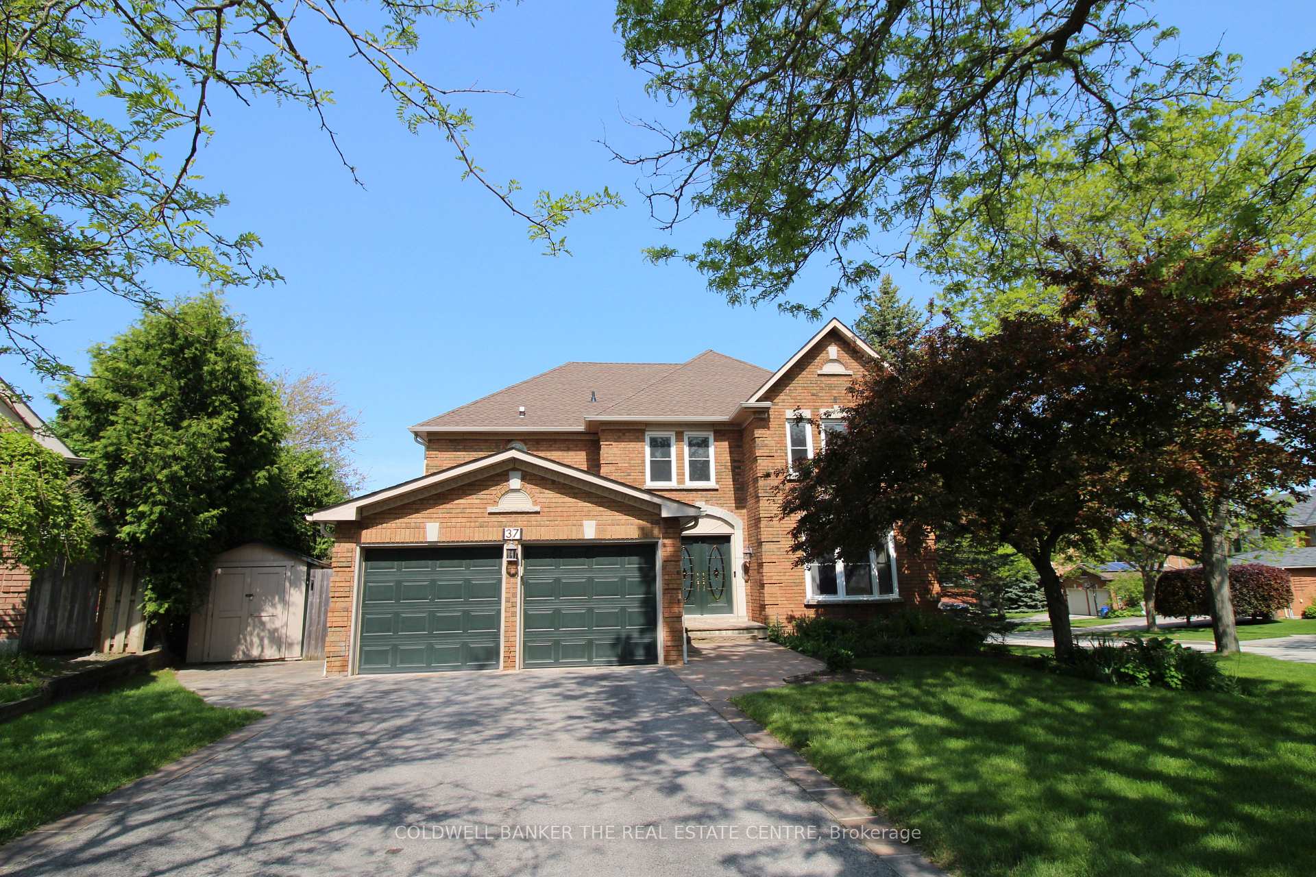 37 Falling Brook Drive, Barrie, ON L4N 7E9