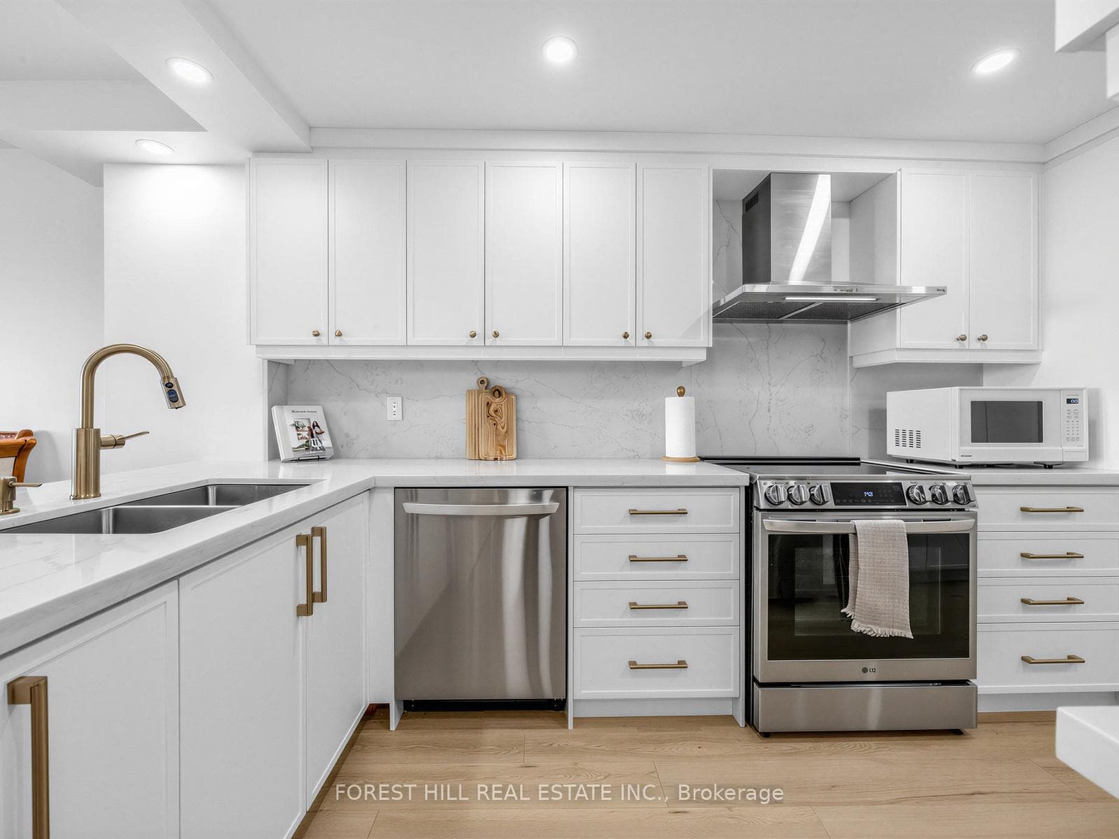 236 Albion Road 1812, Toronto, ON M9W 6A6